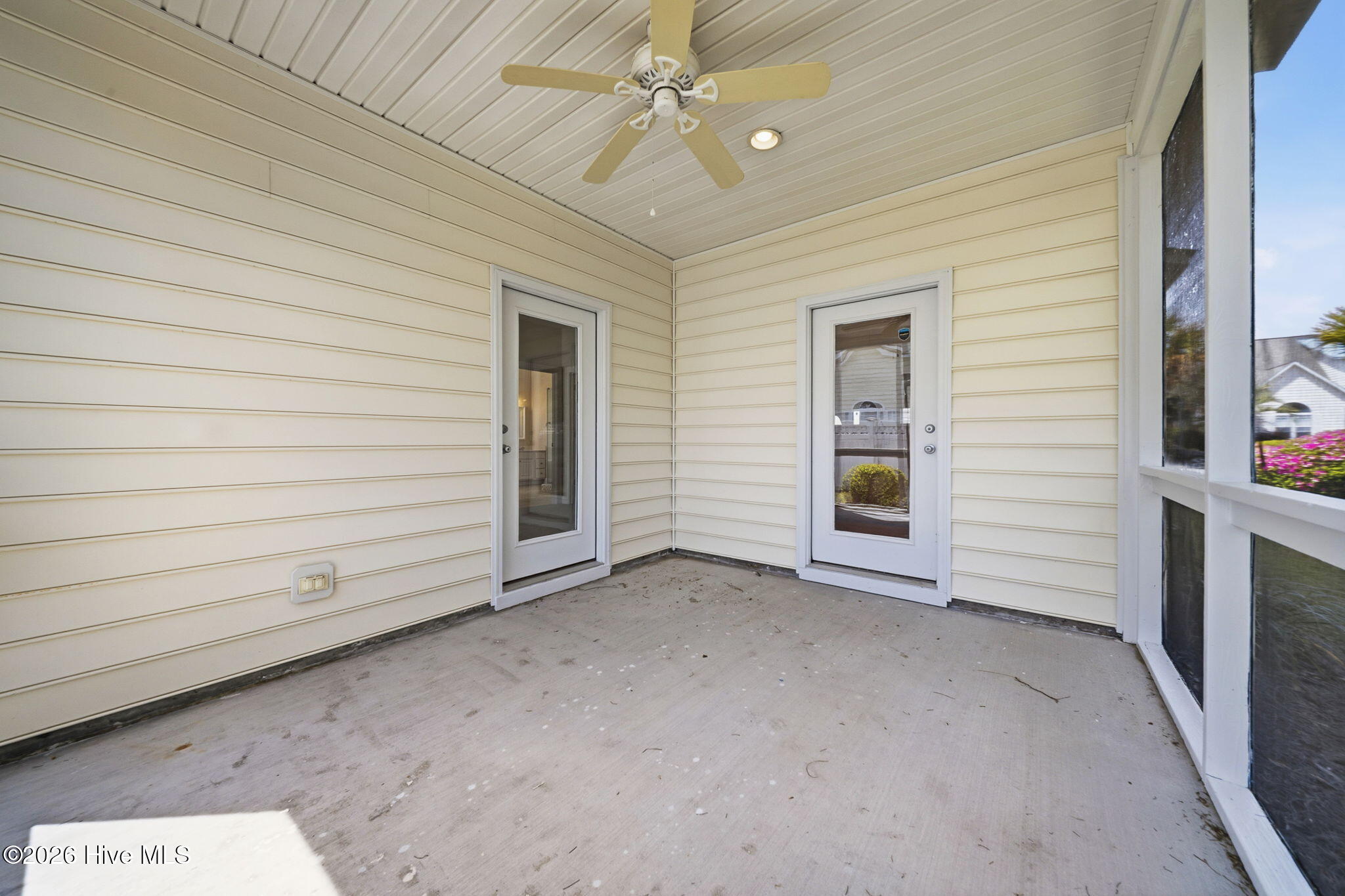 100566234 | Photo 50