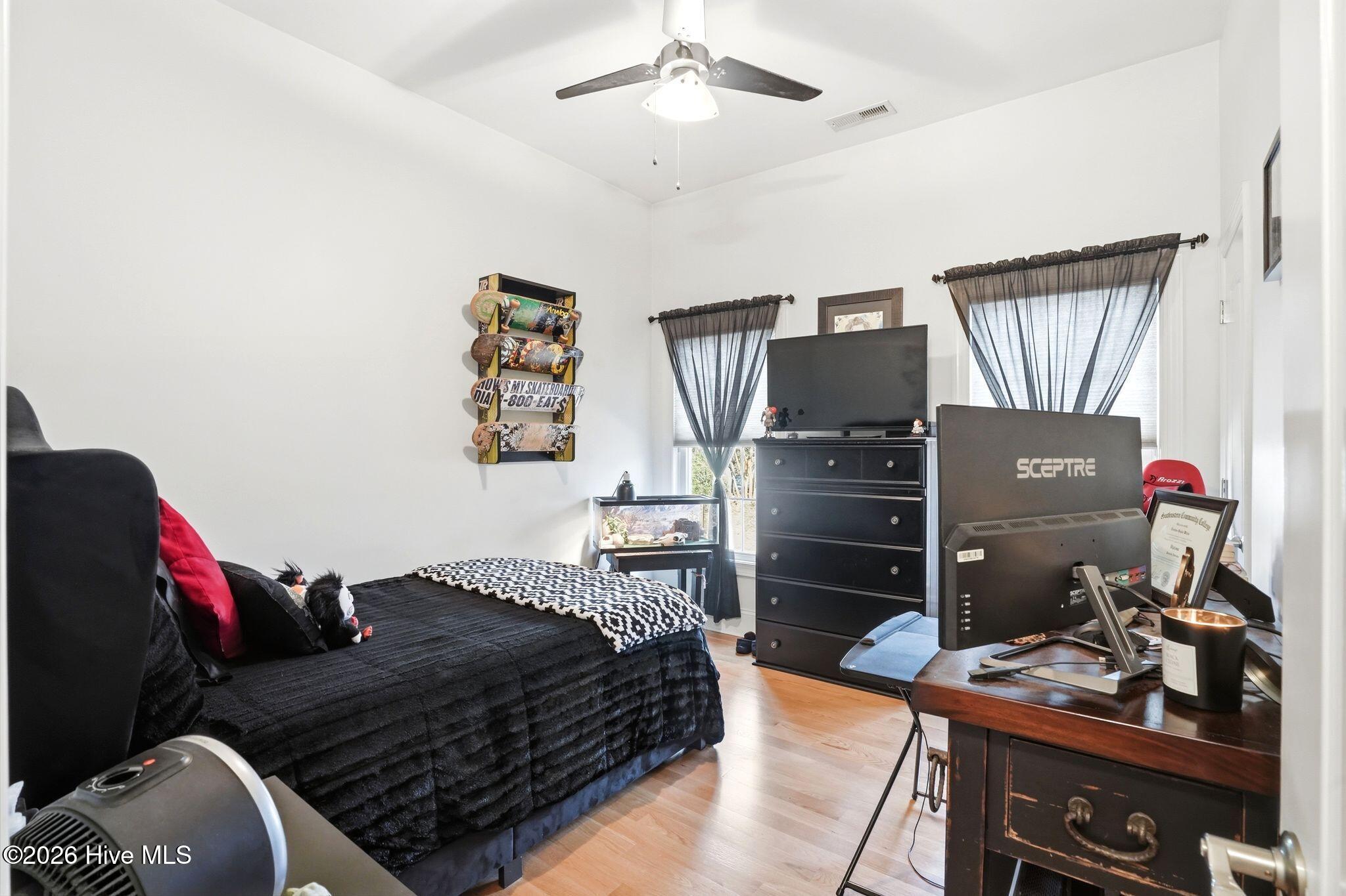 100561689 | Photo 33