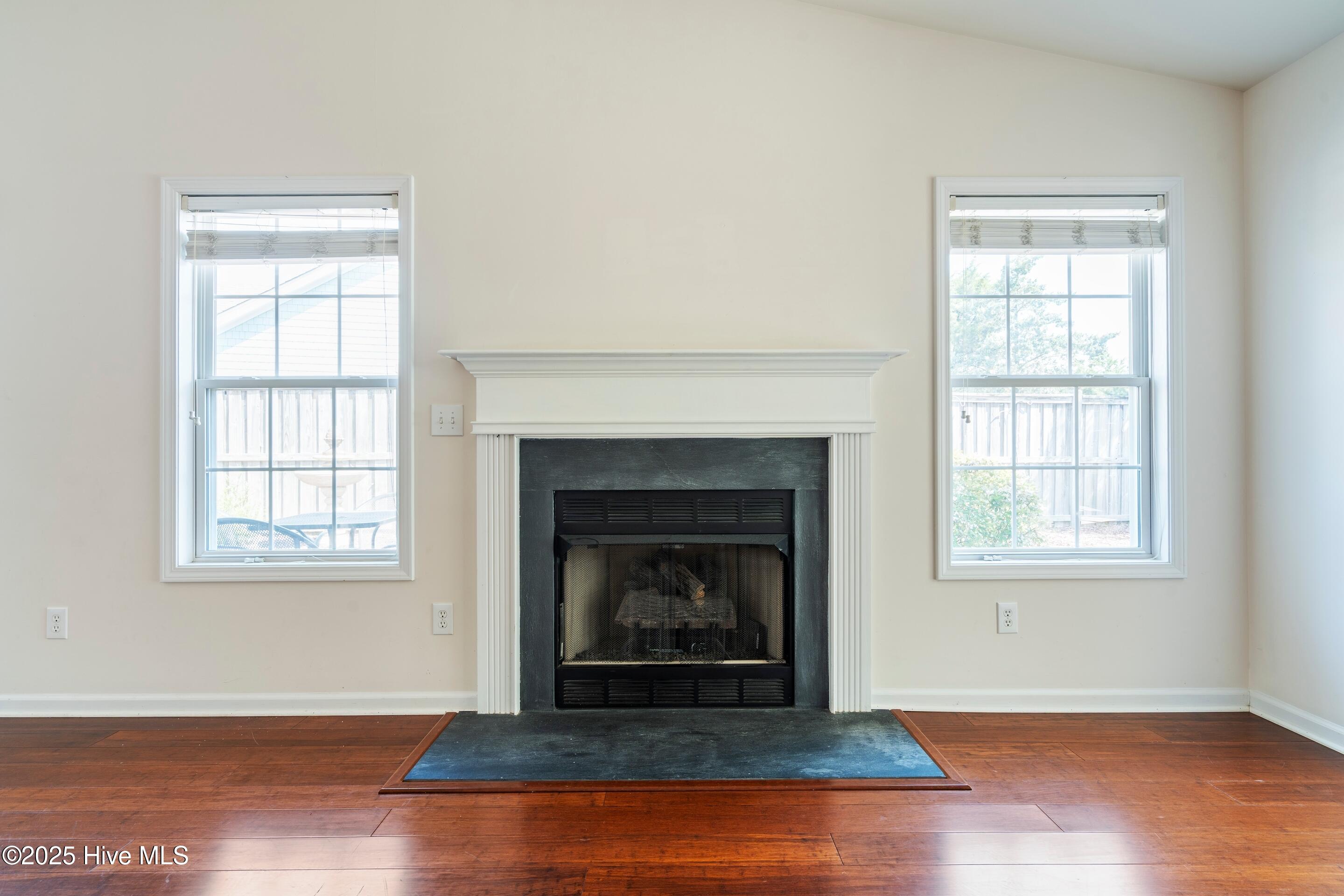 100511628 | Photo 25