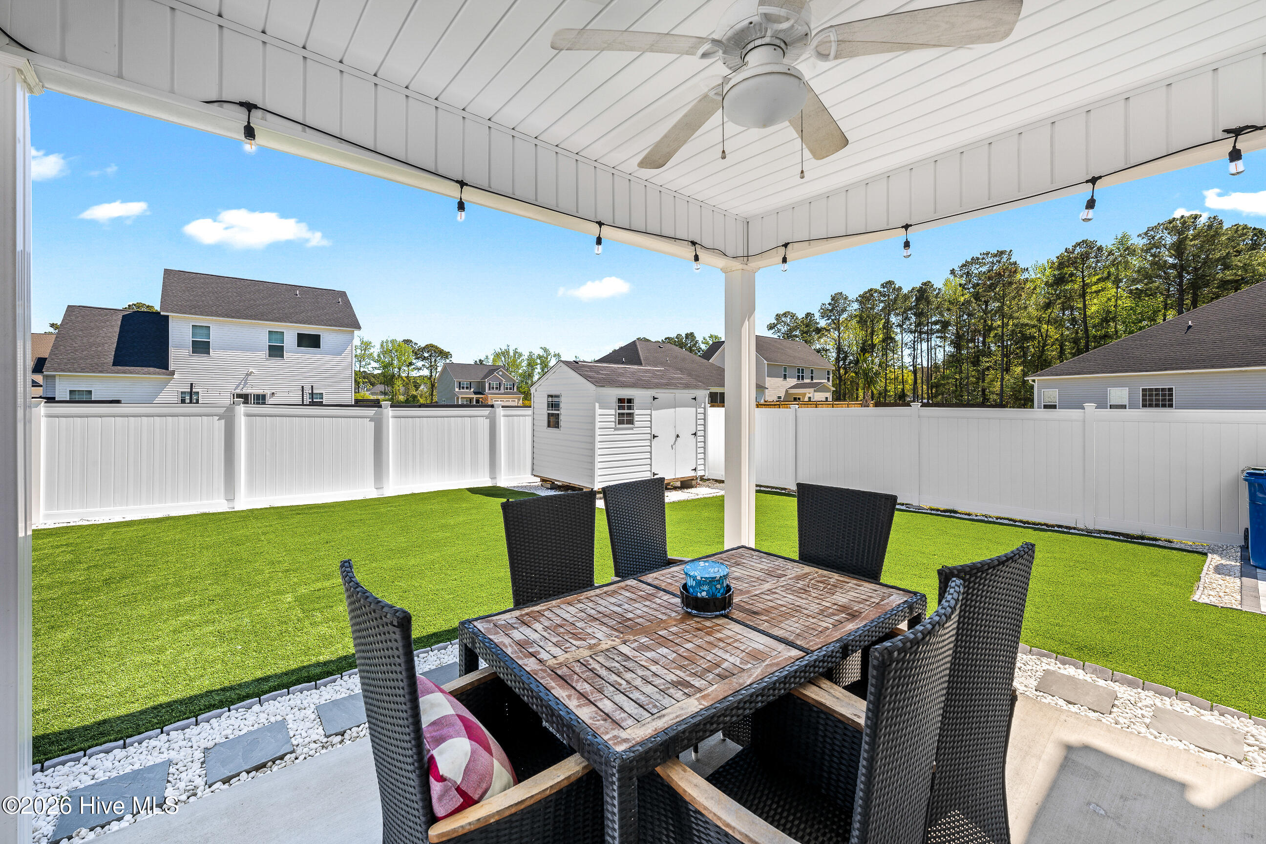 100567296 | Photo 36