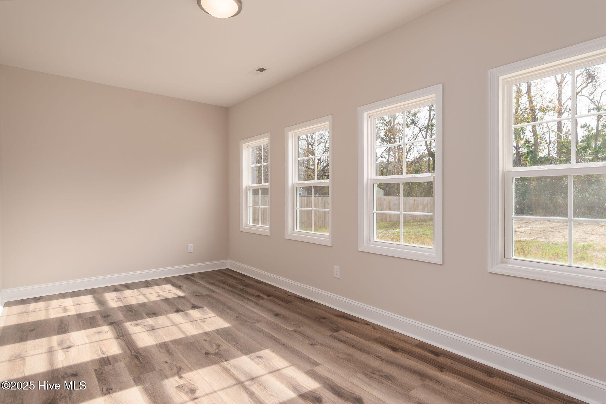 100531005 | Photo 16