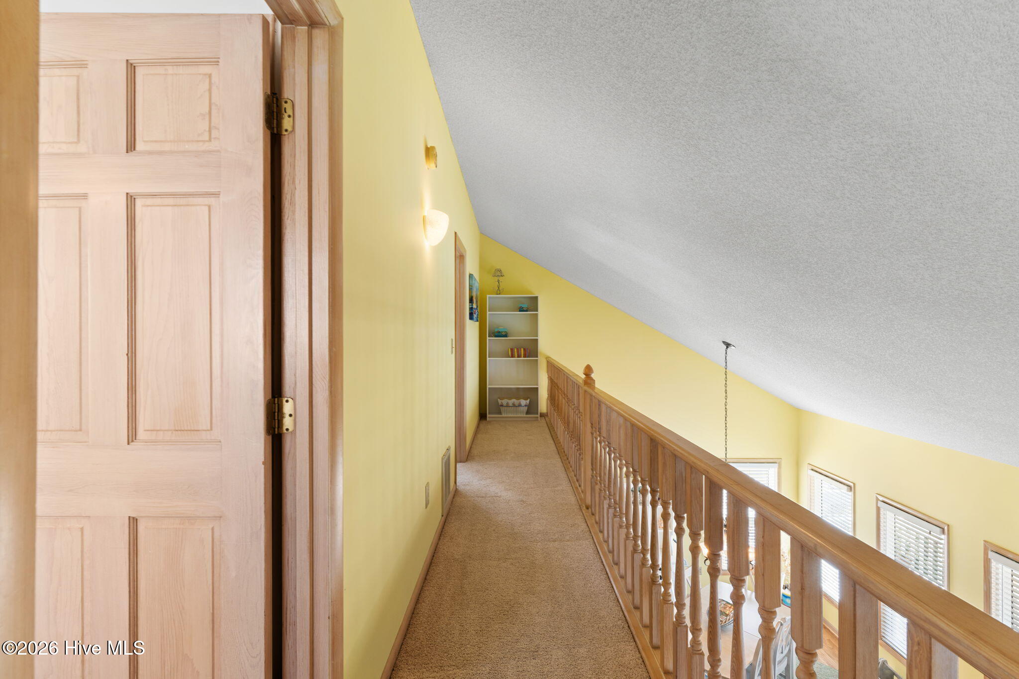 100560342 | Photo 23