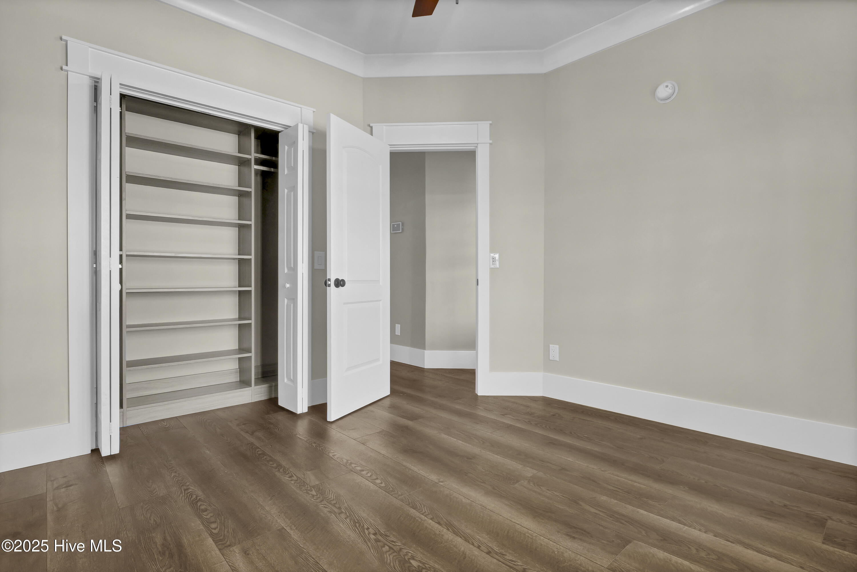 100543040 | Photo 33