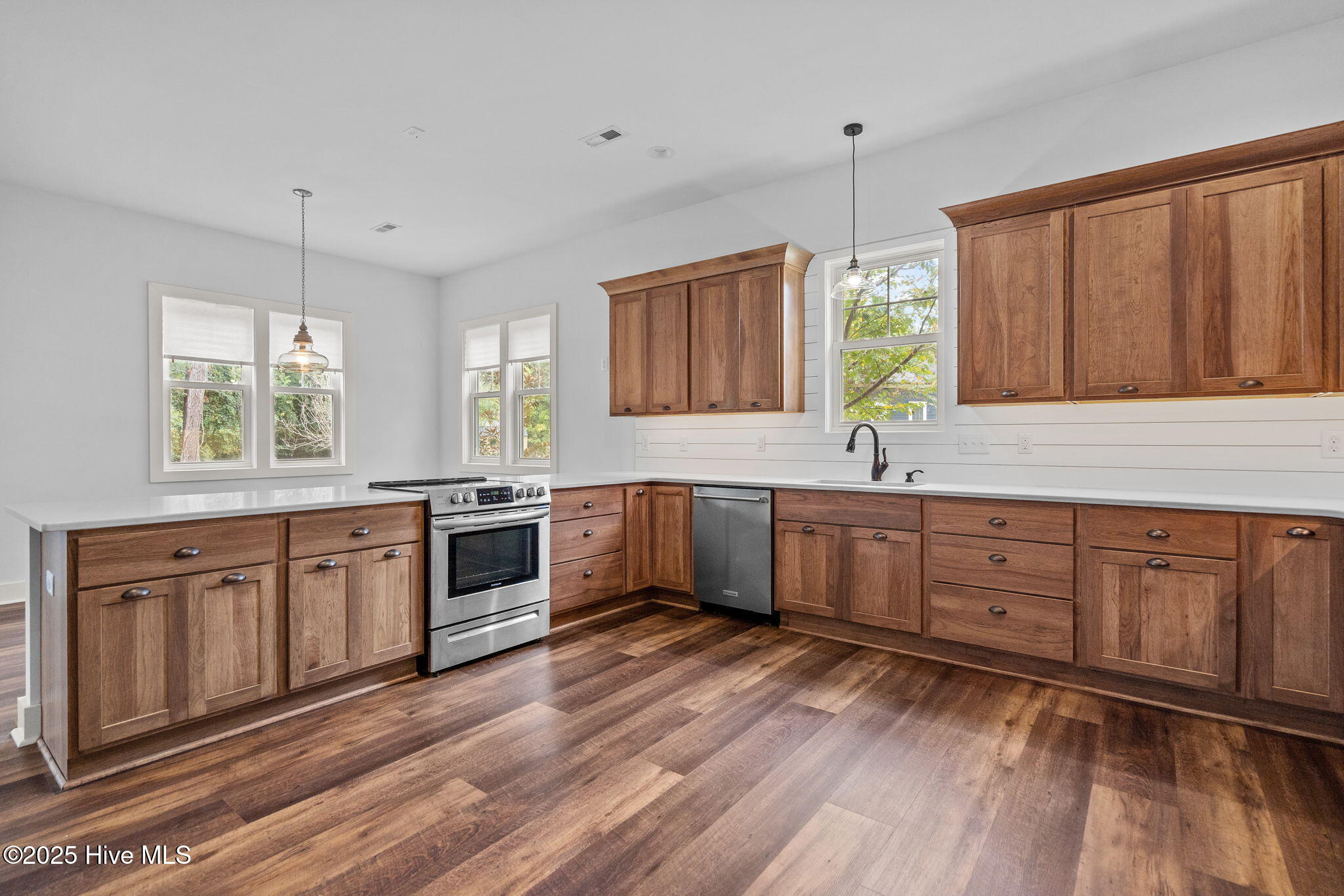 100532333 | Photo 101