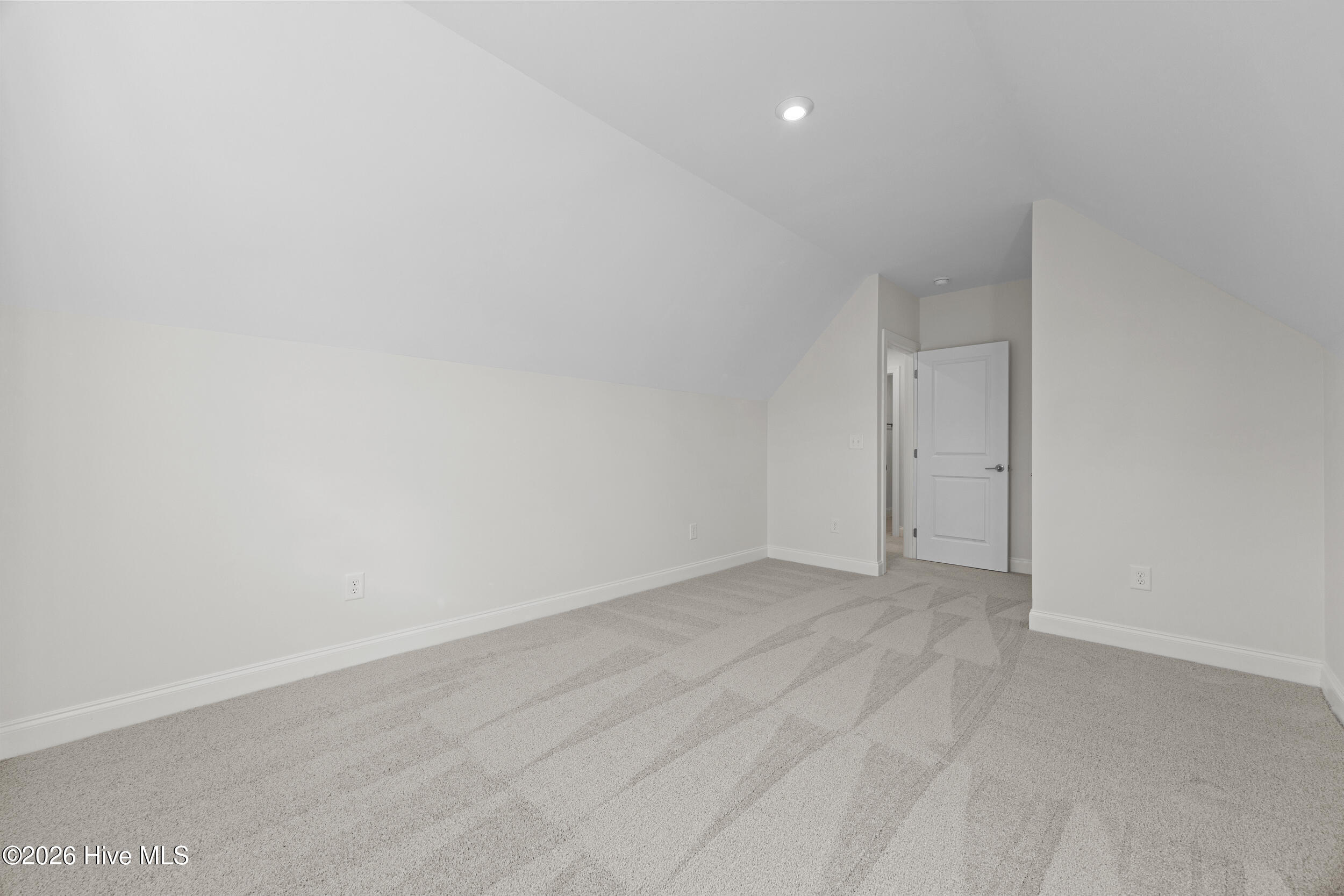 100556976 | Photo 40