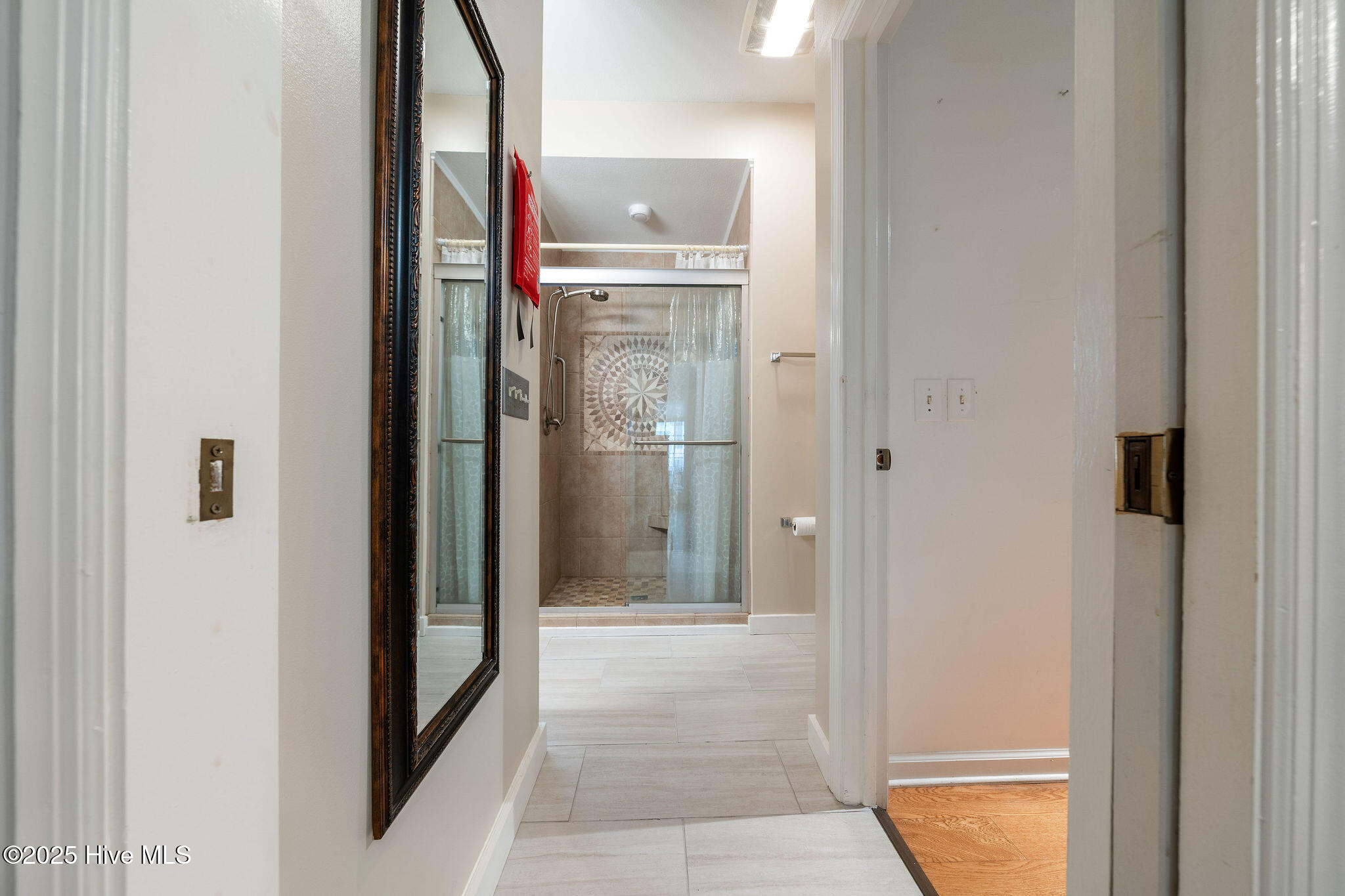 100537327 | Photo 30