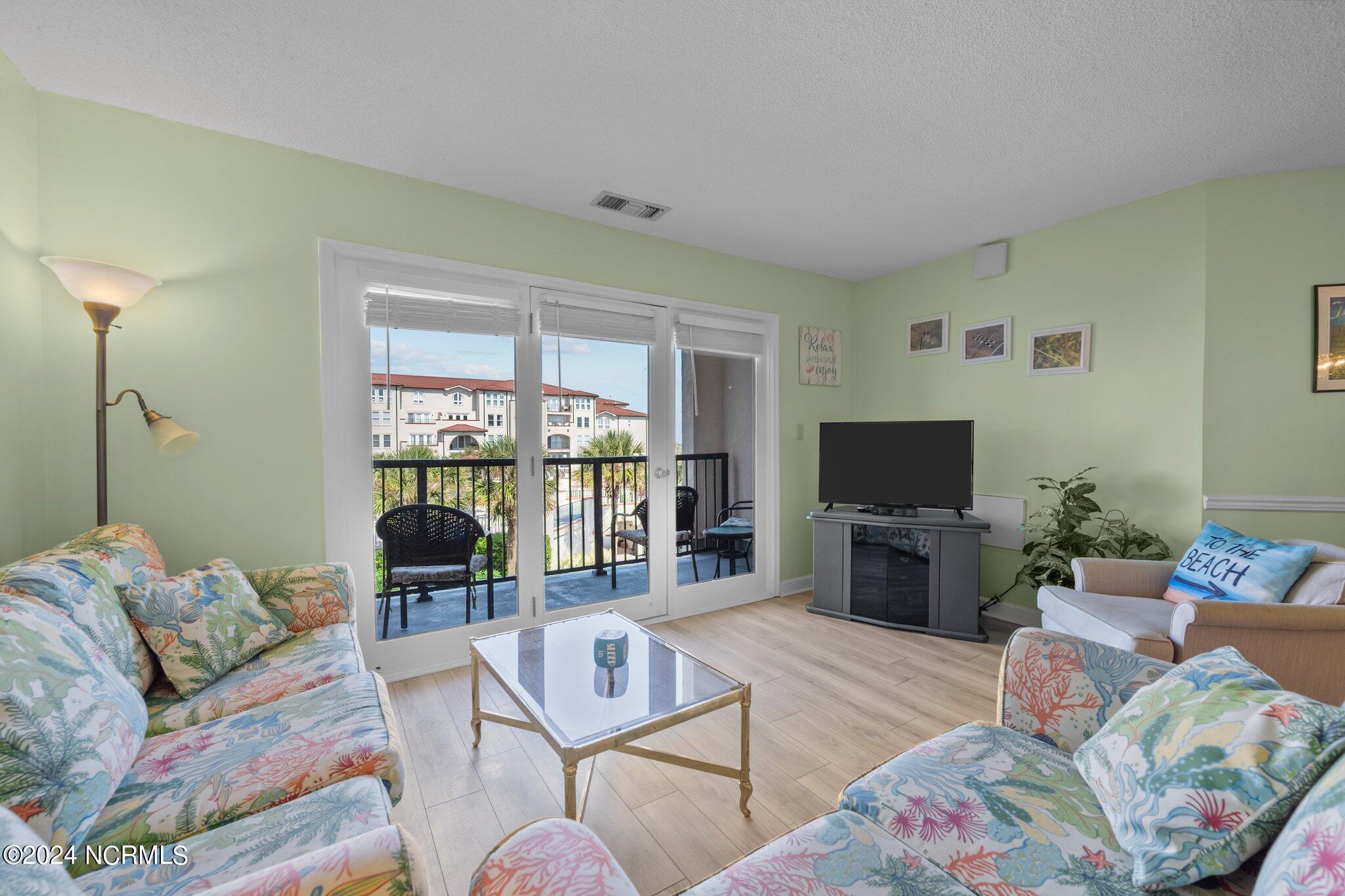 100461796 | Photo 14