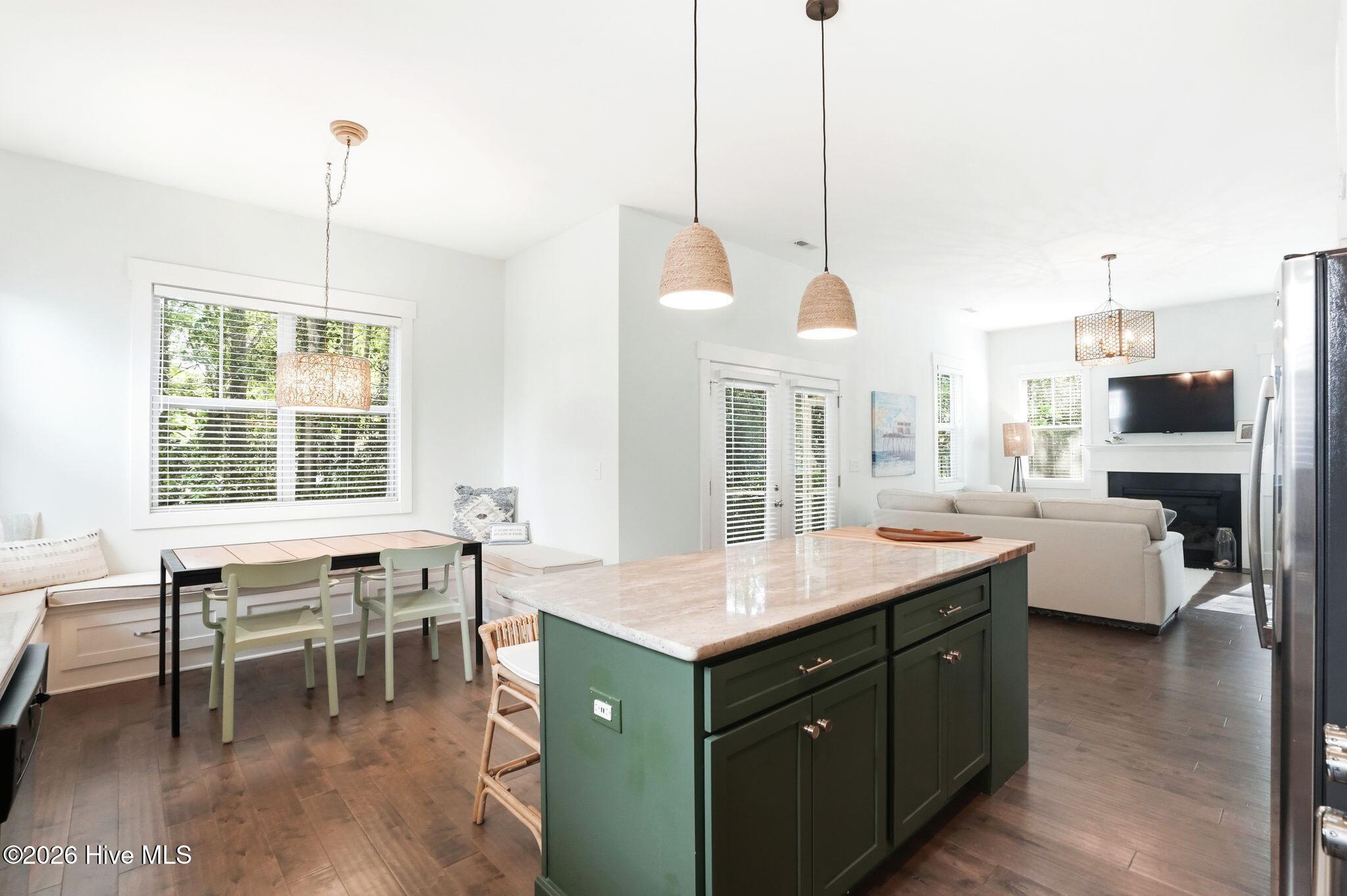 100565220 | Photo 15