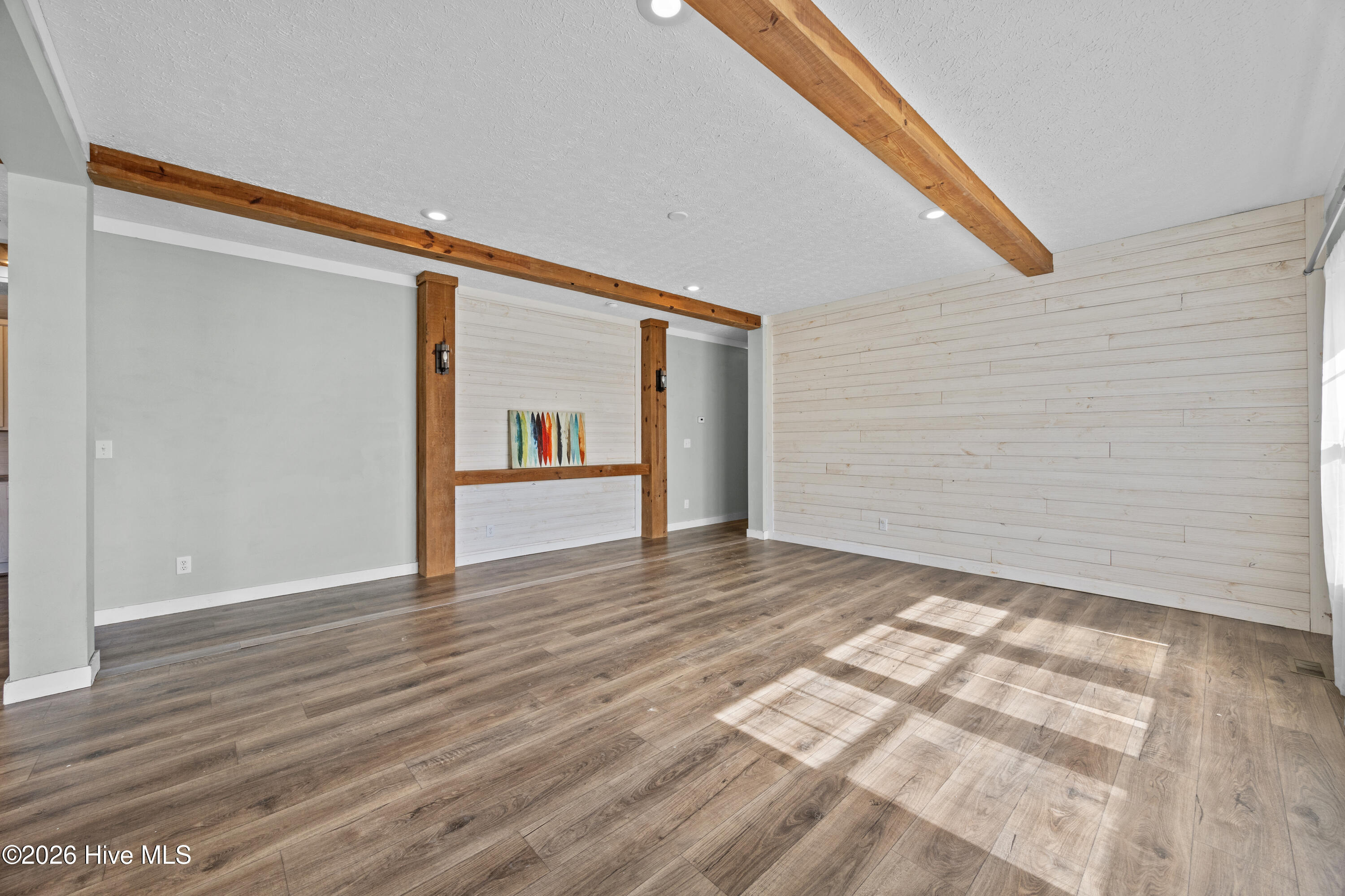 100559511 | Photo 19