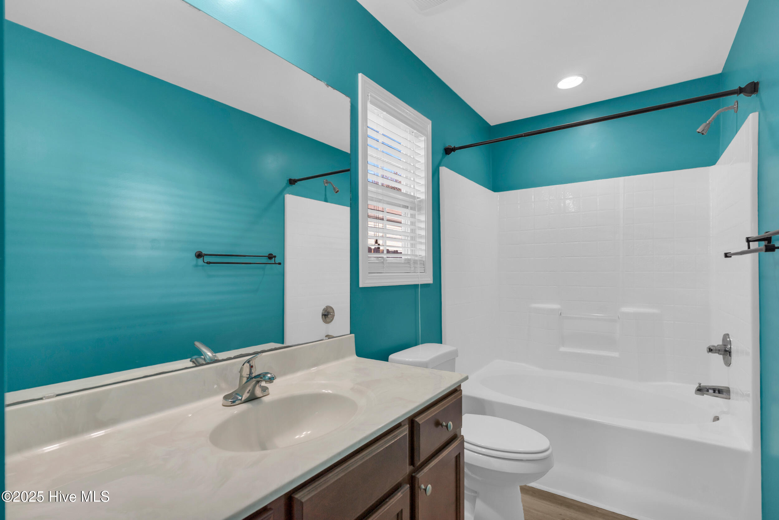 100545882 | Photo 18