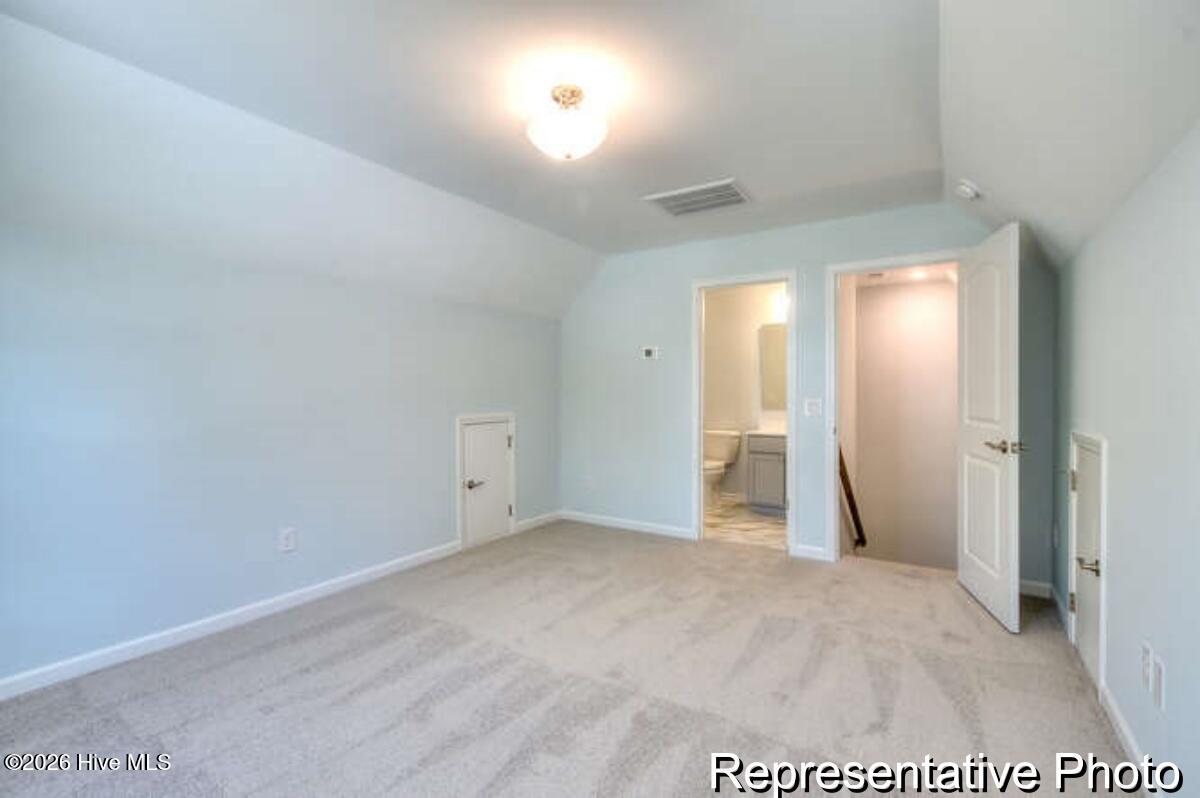 100563715 | Photo 32