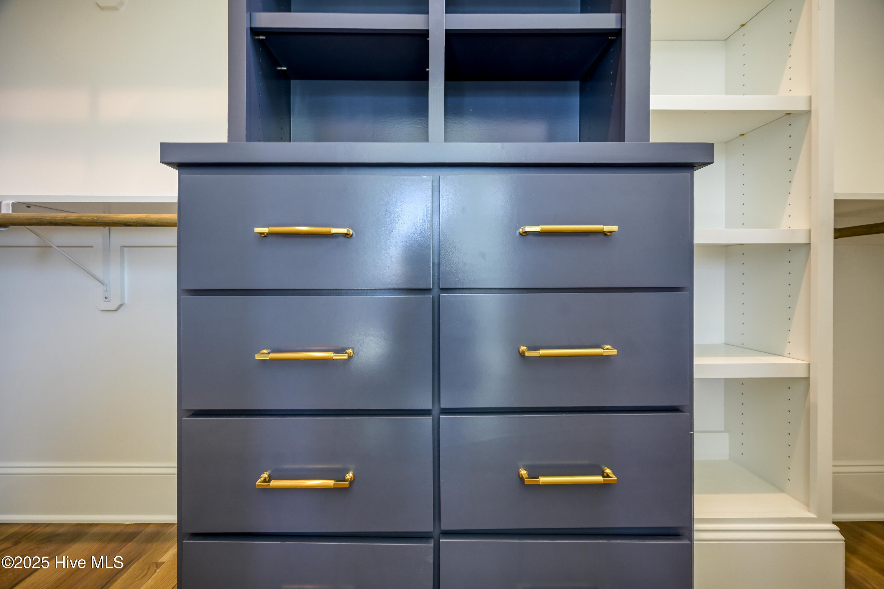 100516070 | Photo 40