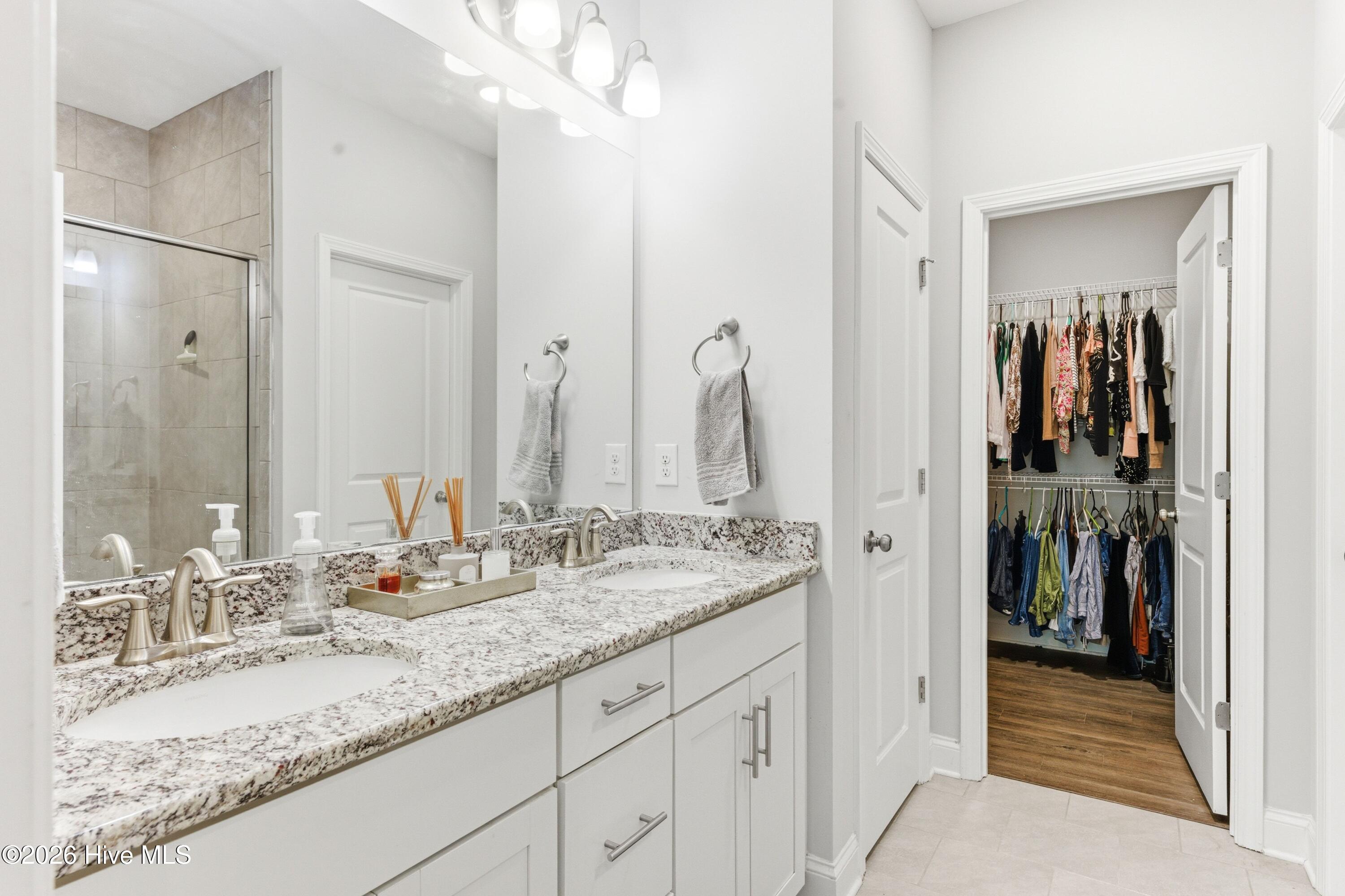 100564137 | Photo 16