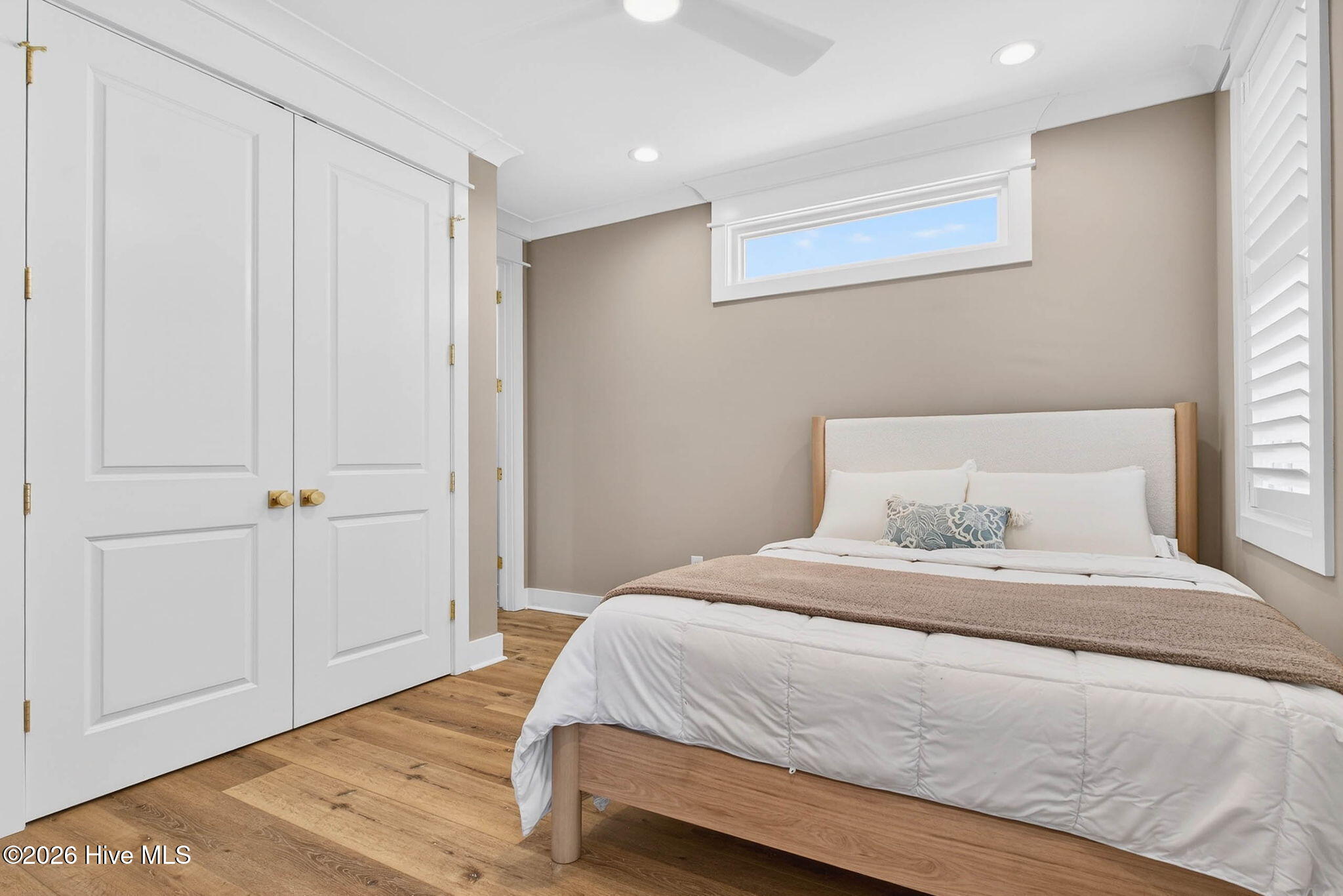 100560531 | Photo 24