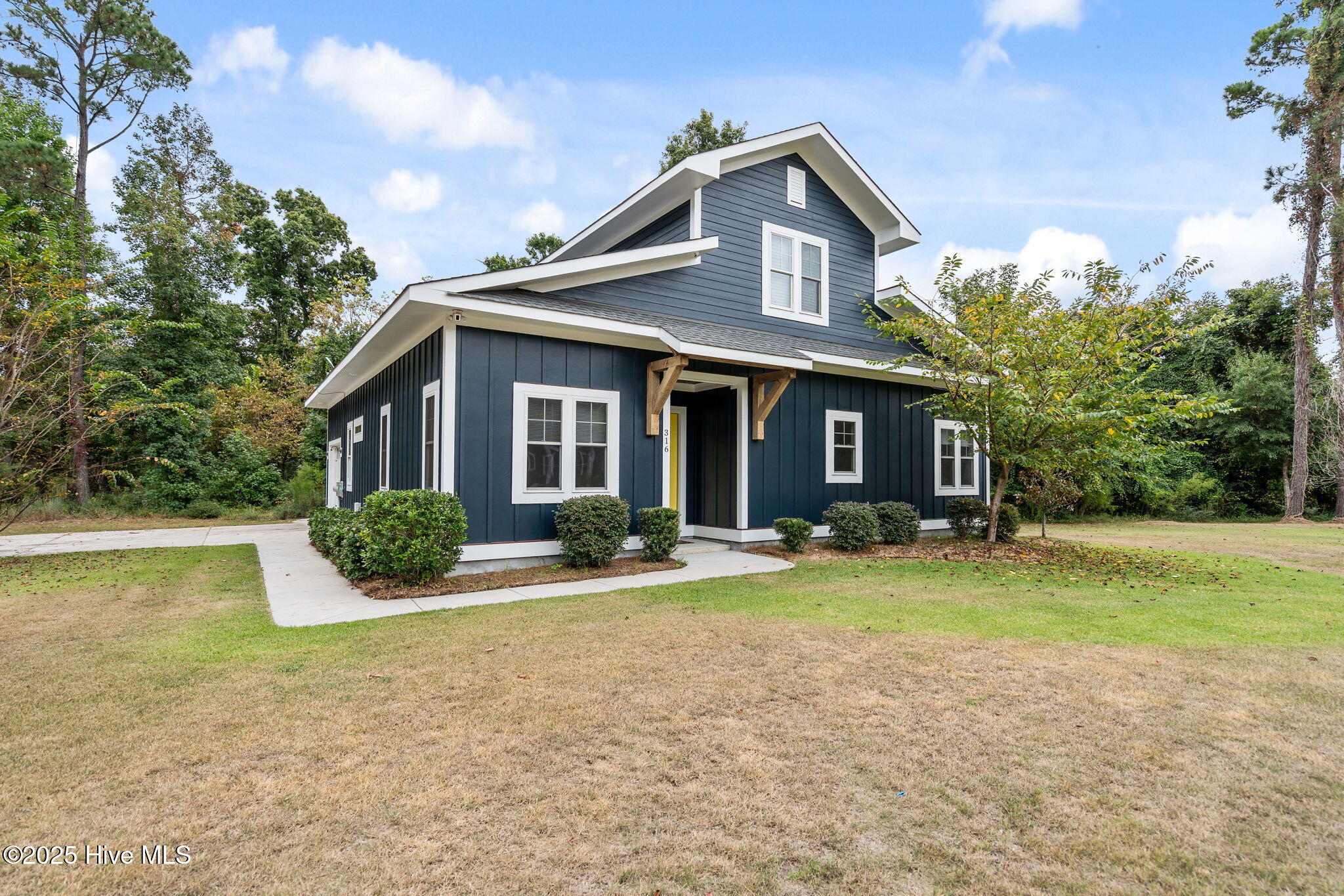 100532333 | Photo 93