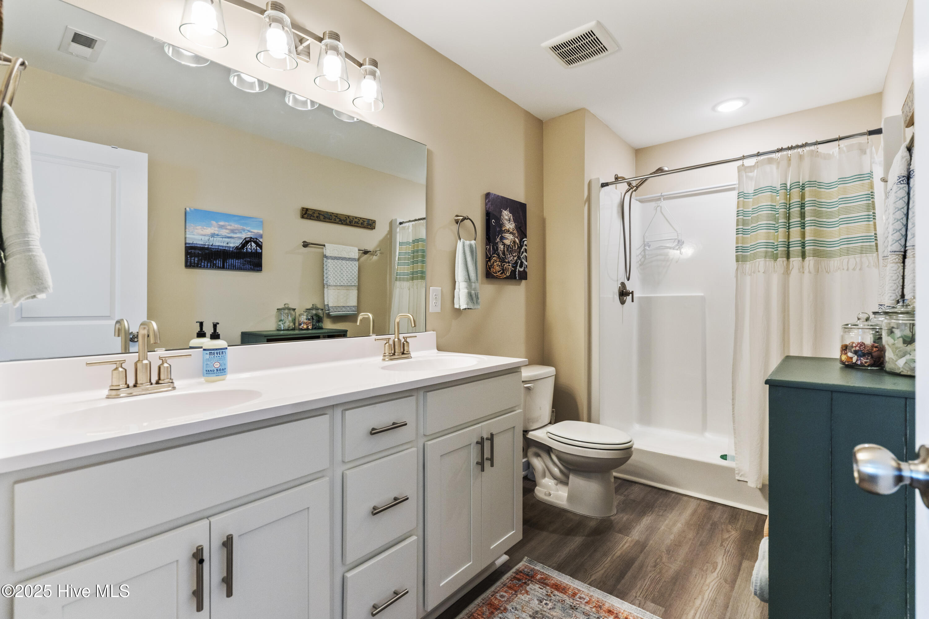 100505761 | Photo 45