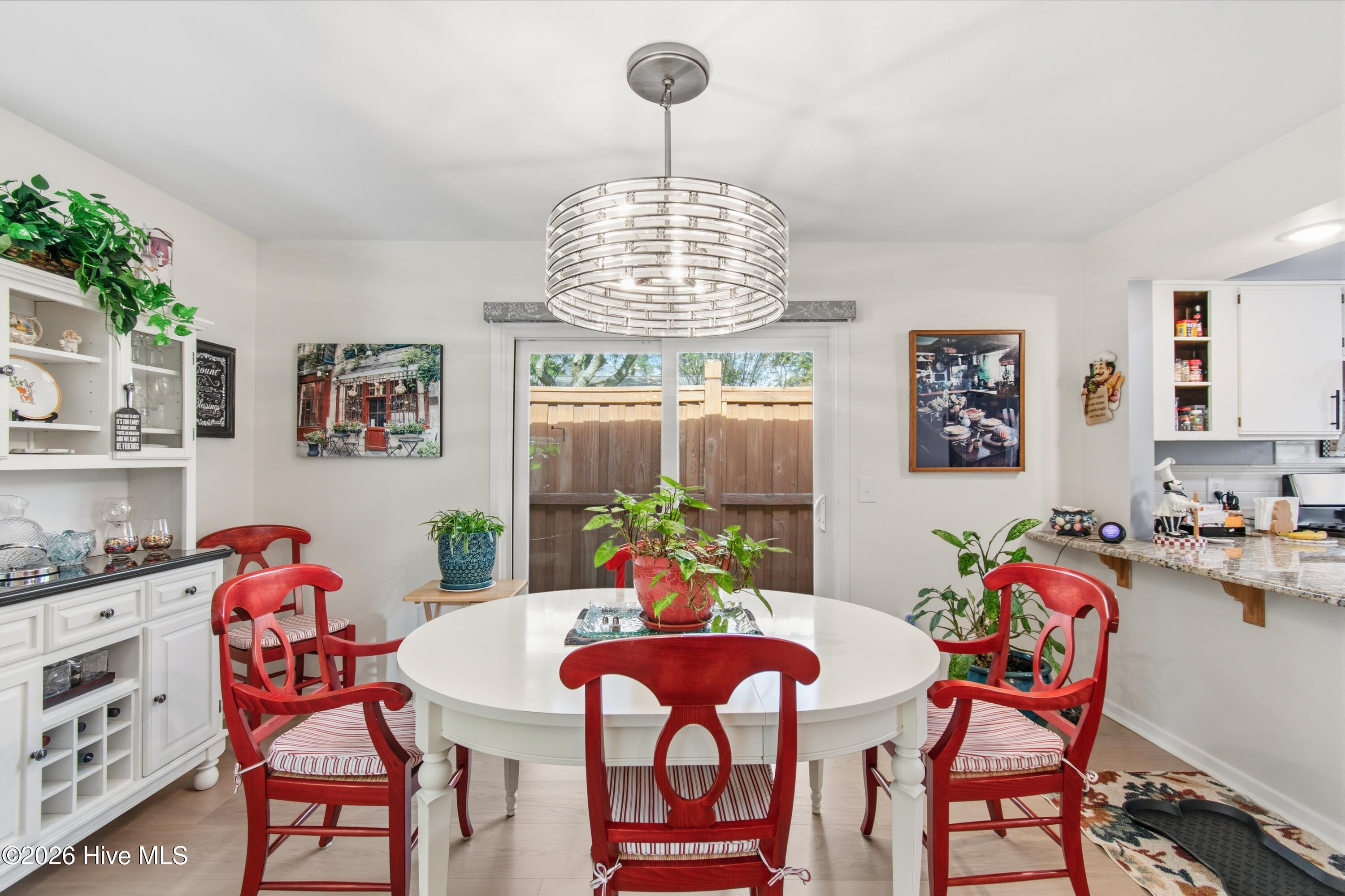 100558002 | Photo 16