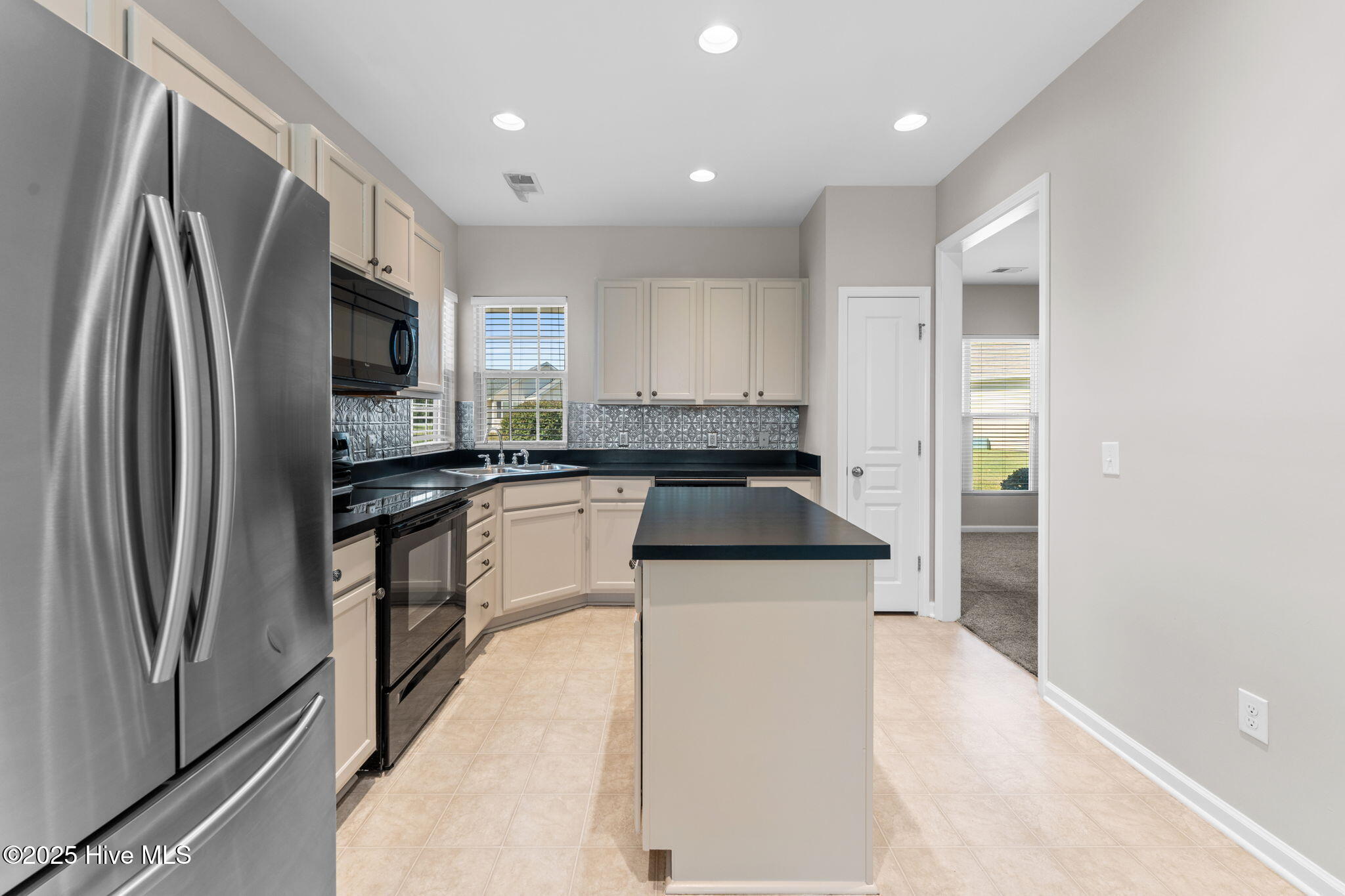 100520190 | Photo 22