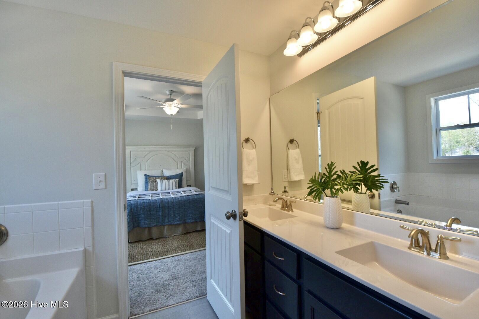 100549766 | Photo 12