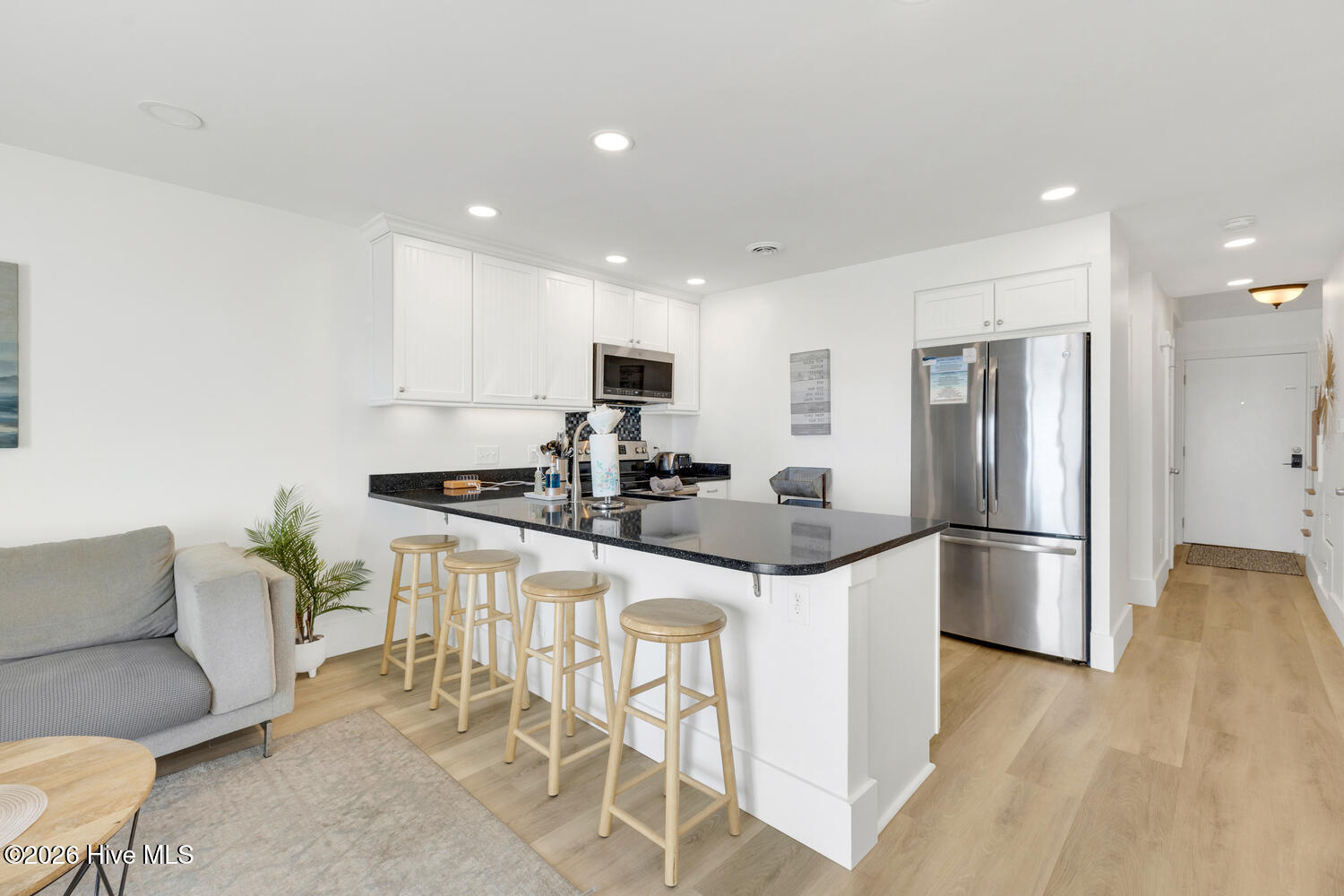 100569348 | Photo 17