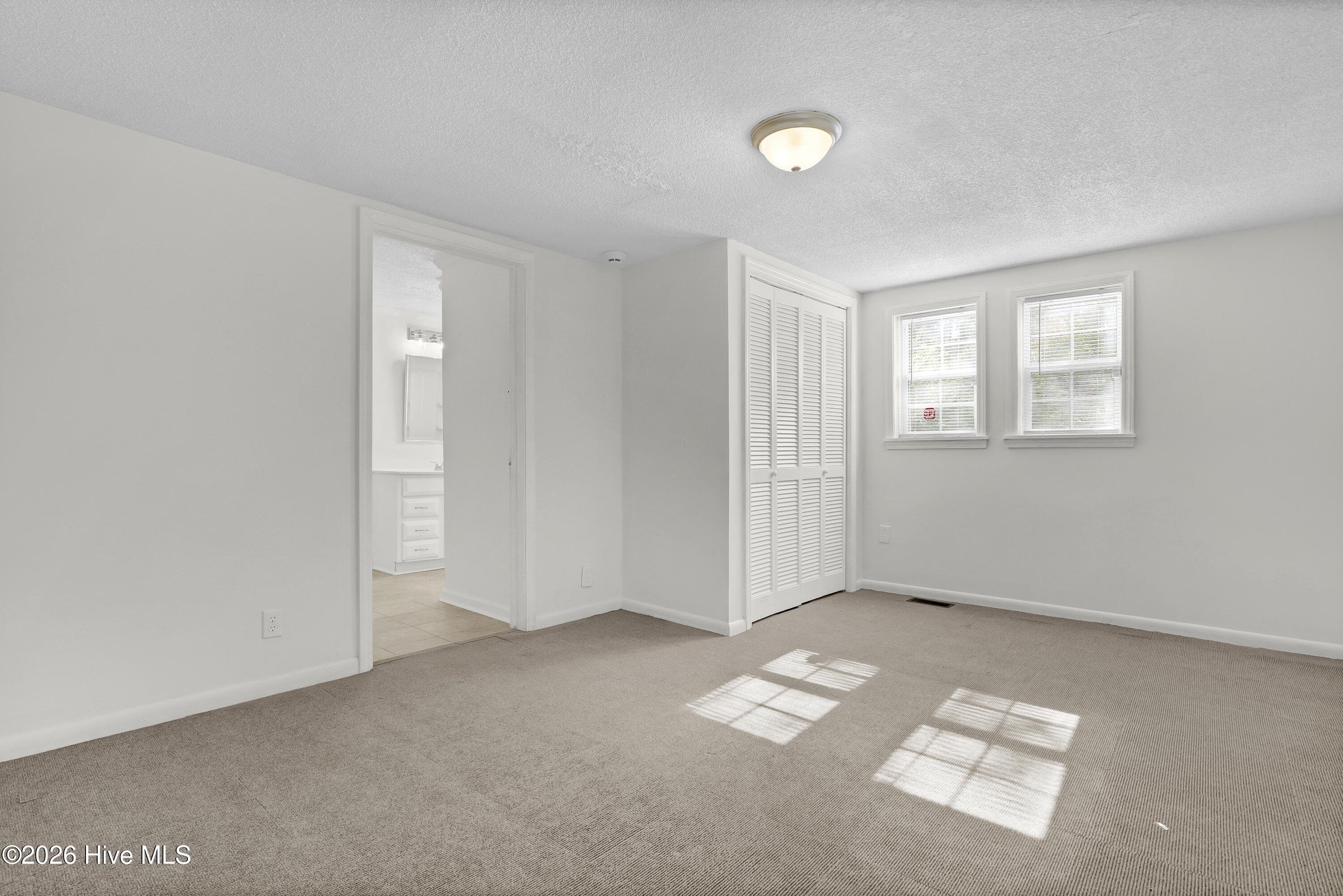 100567063 | Photo 16