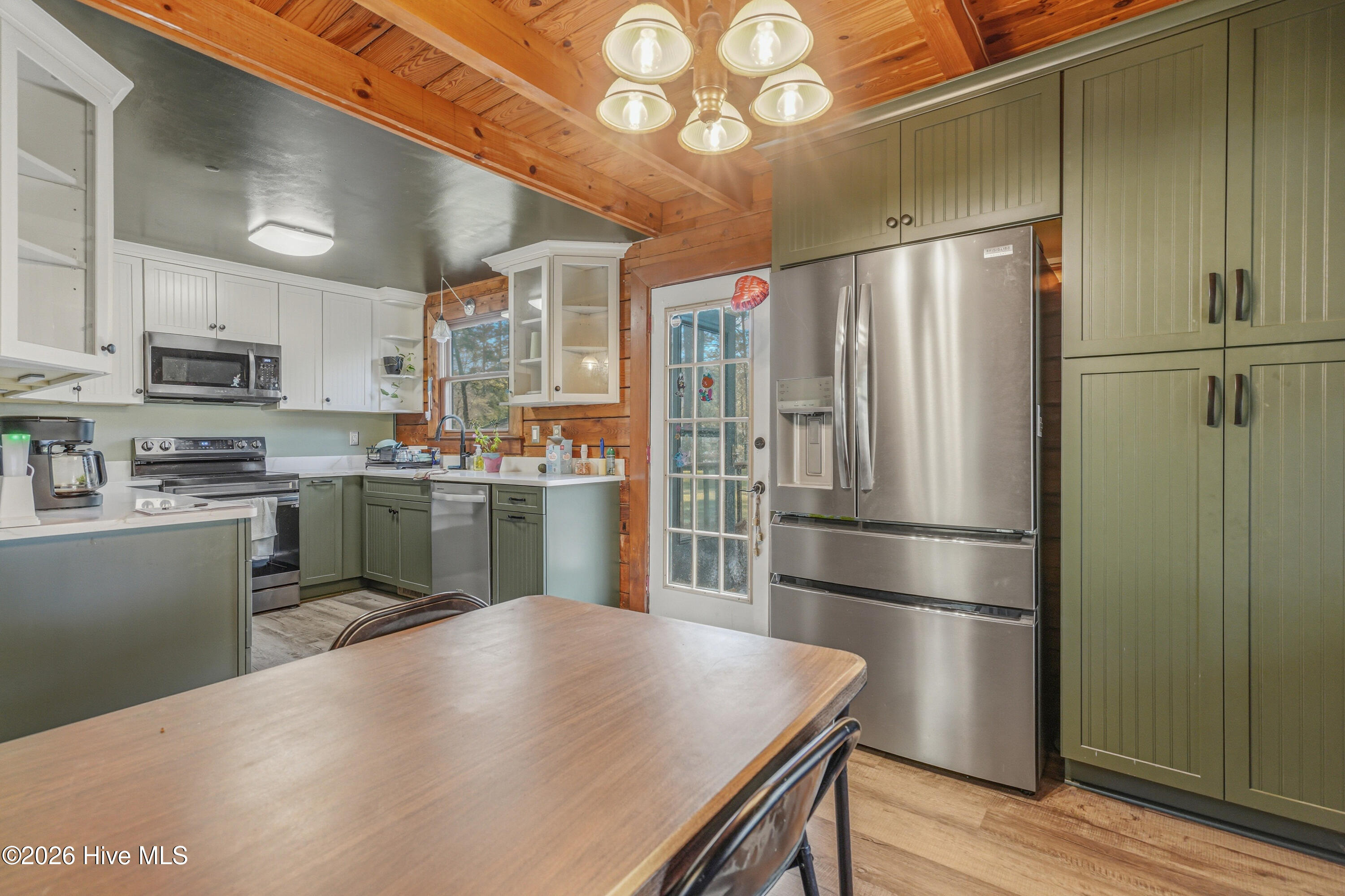 100566654 | Photo 21