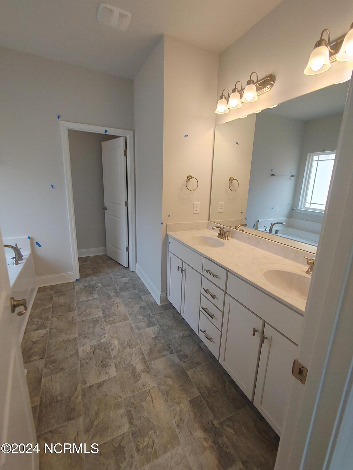 100421007 | Photo 14