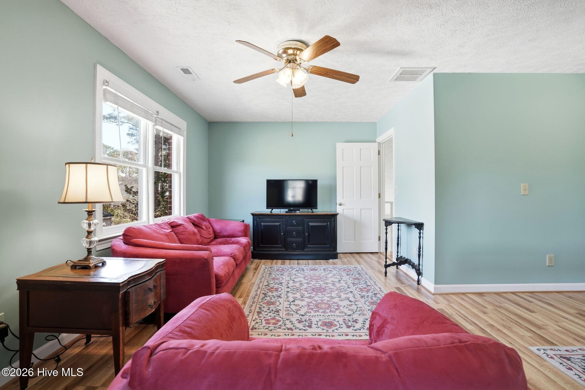 100556511 | Photo 51