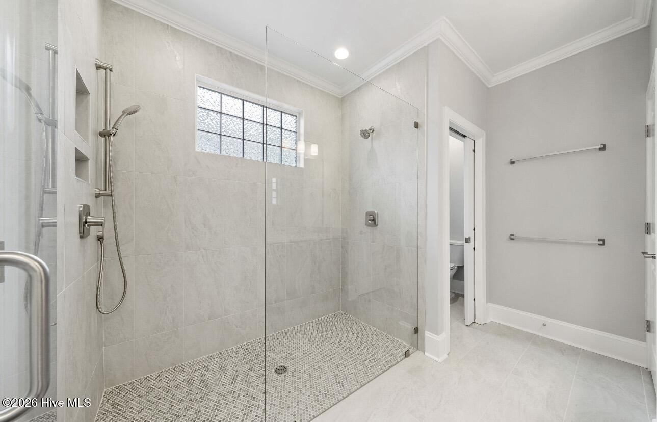 100556989 | Photo 19