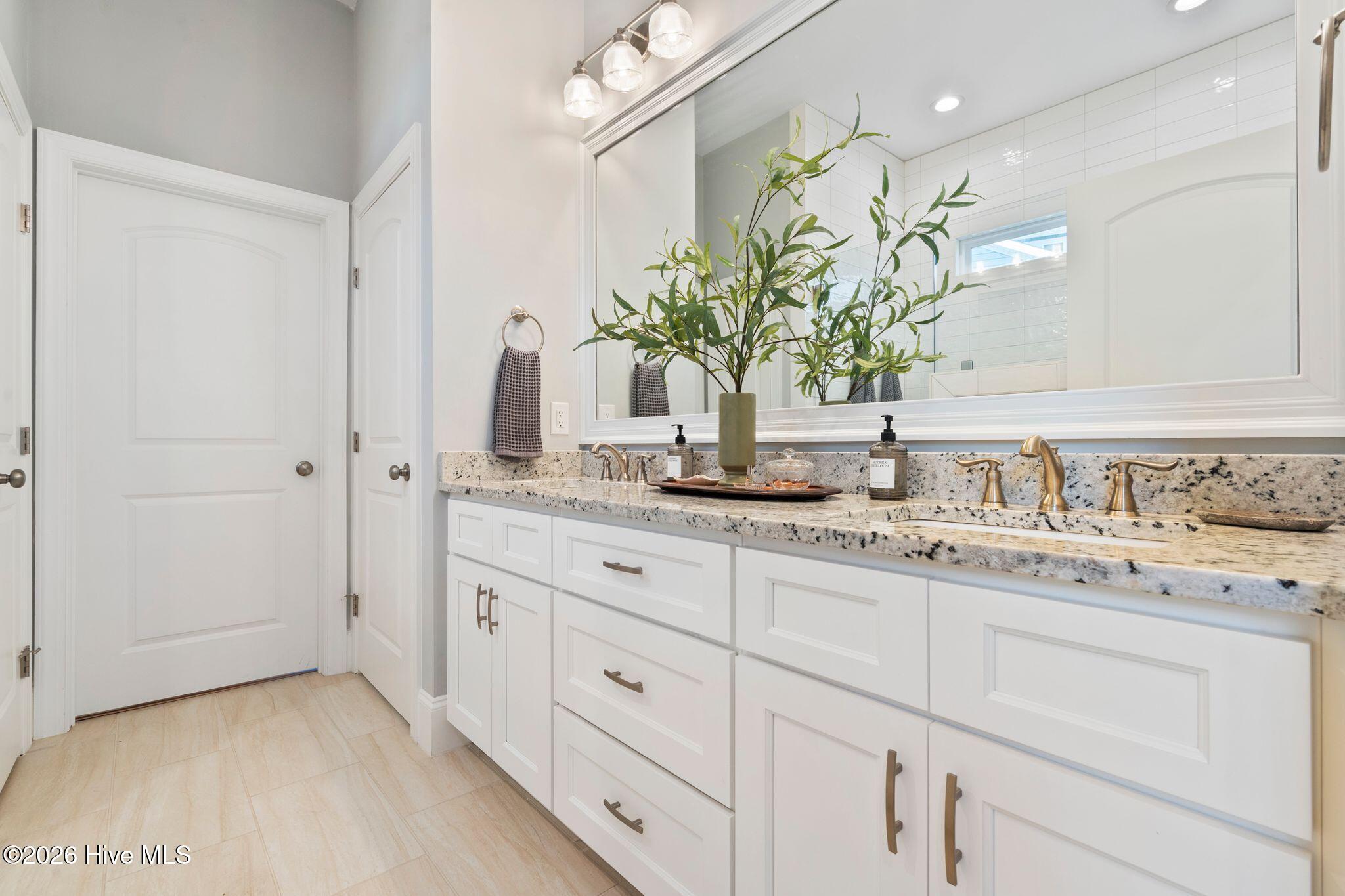 100551668 | Photo 50