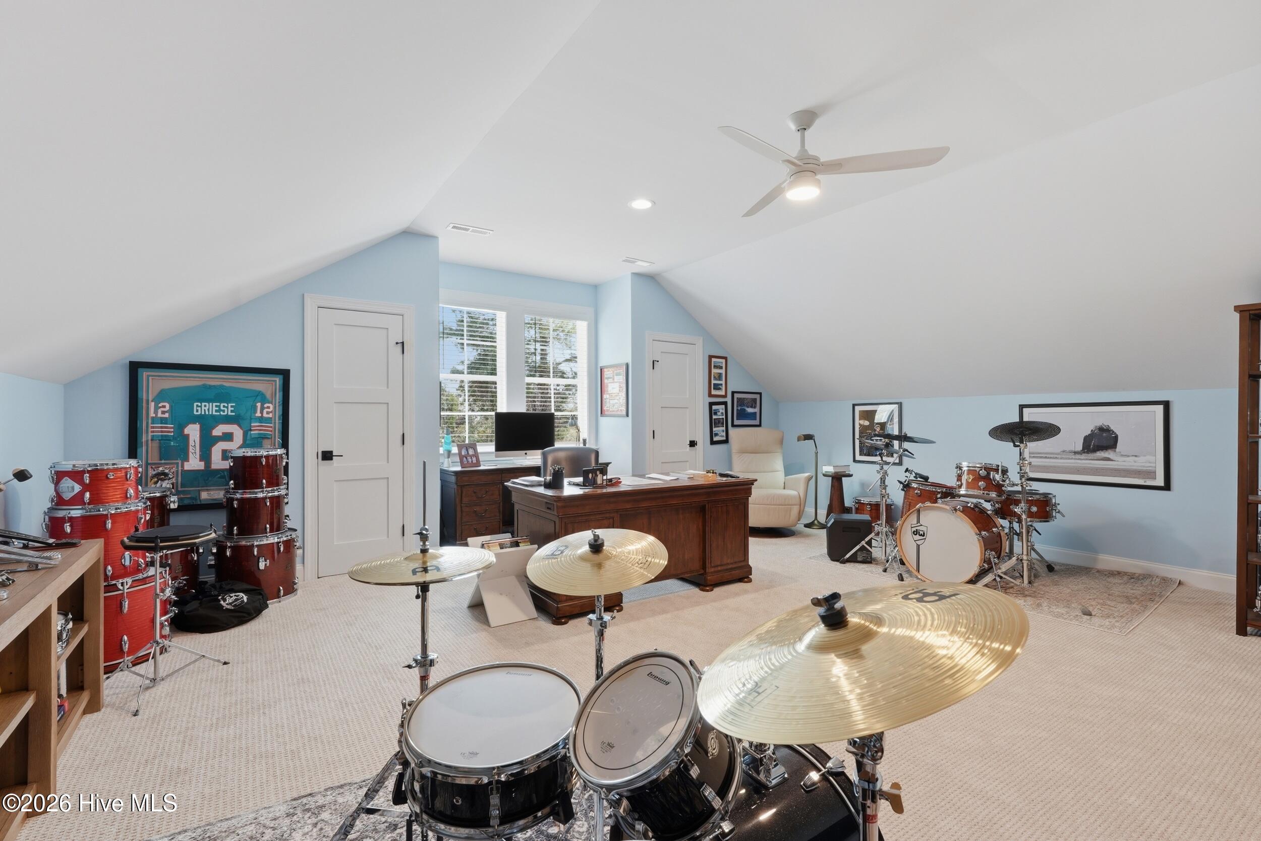 100562454 | Photo 42