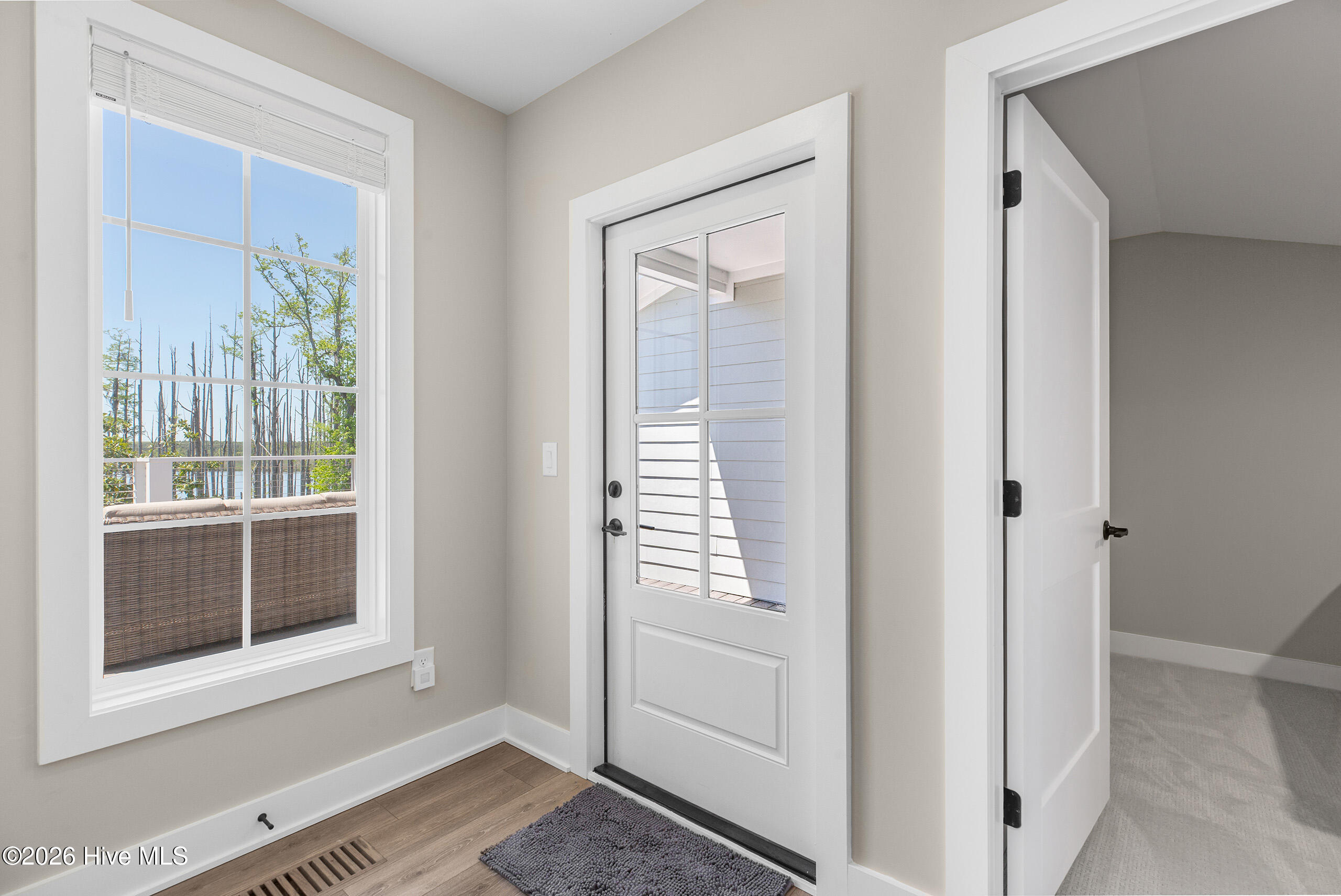 100563450 | Photo 43