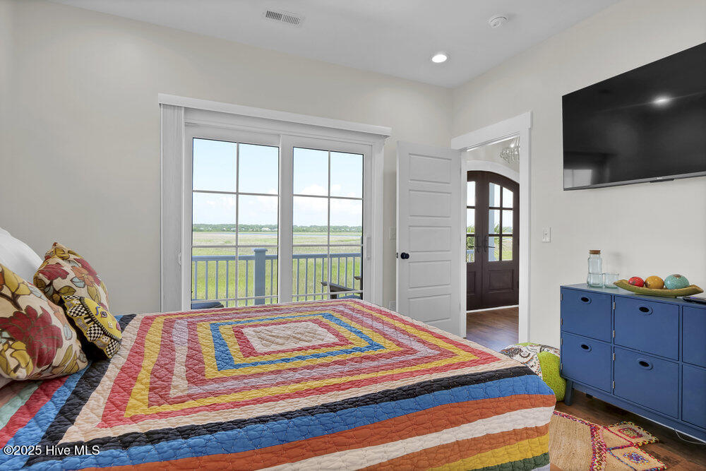 100509330 | Photo 28