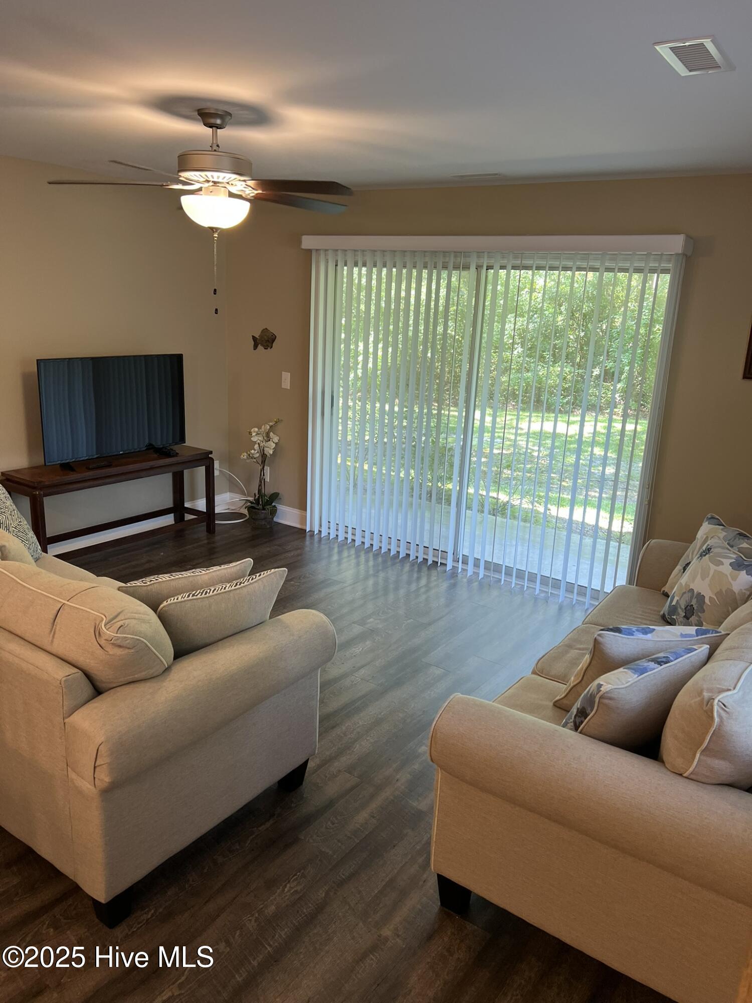 100525760 | Photo 10