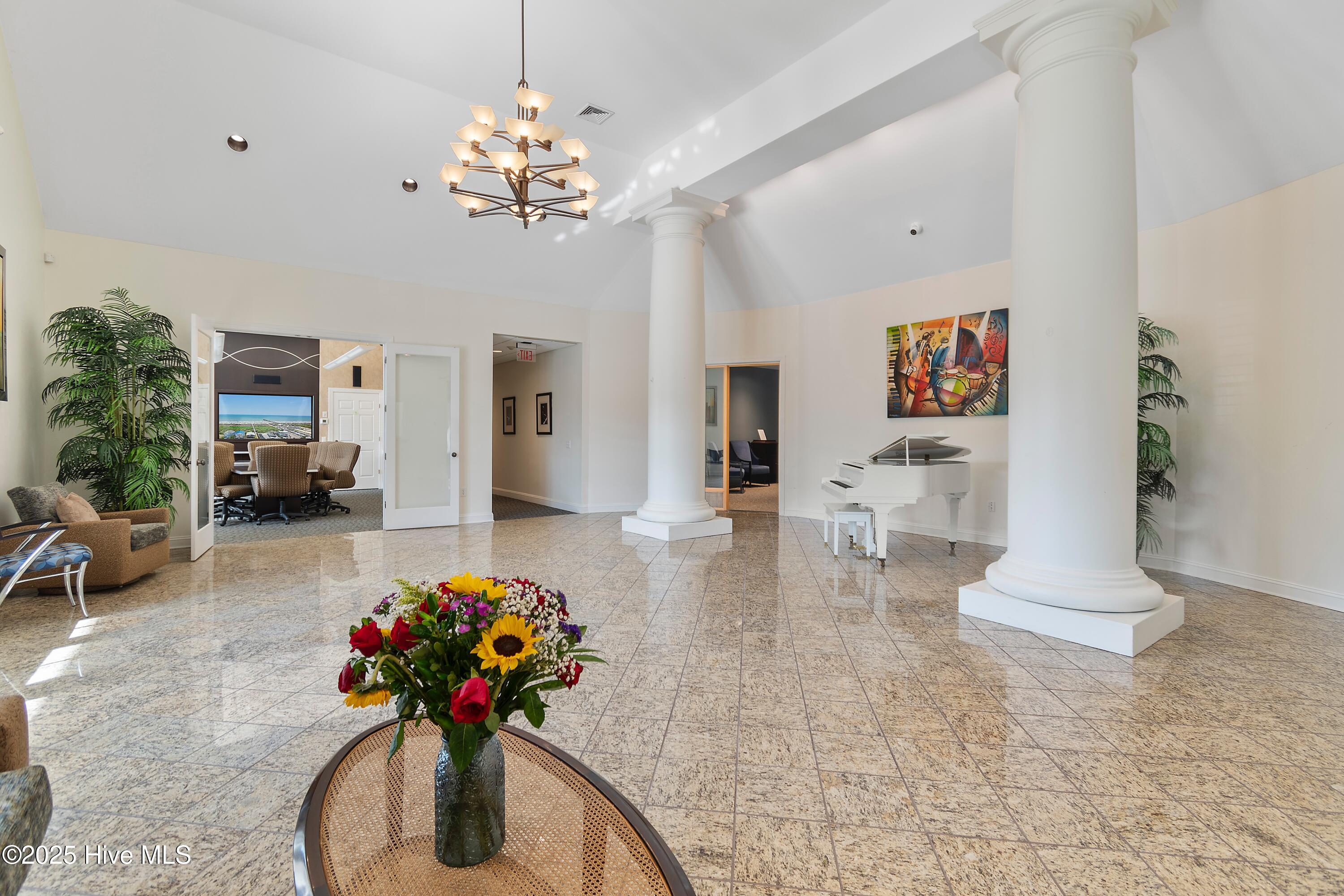 100491717 | Photo 11