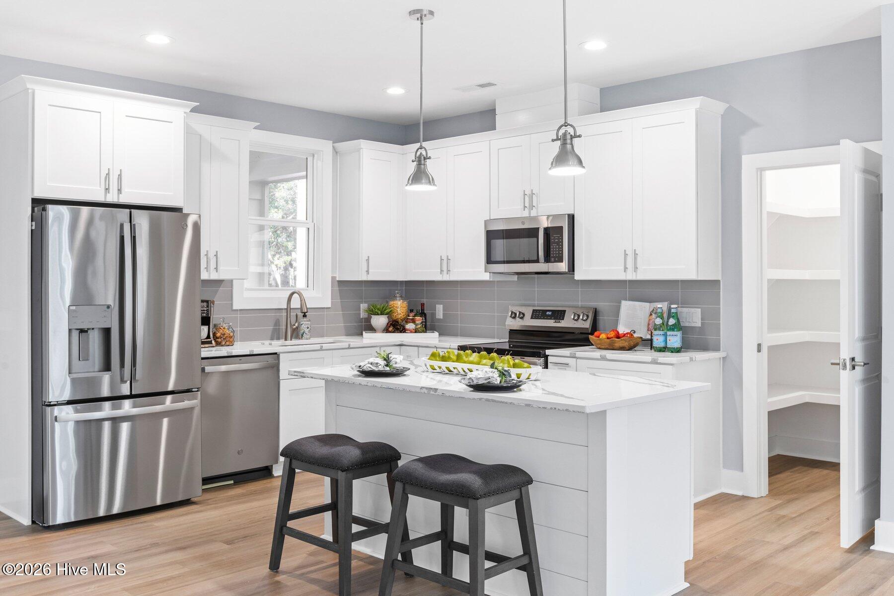 100554265 | Photo 15