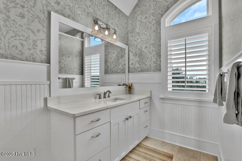 100533910 | Photo 24