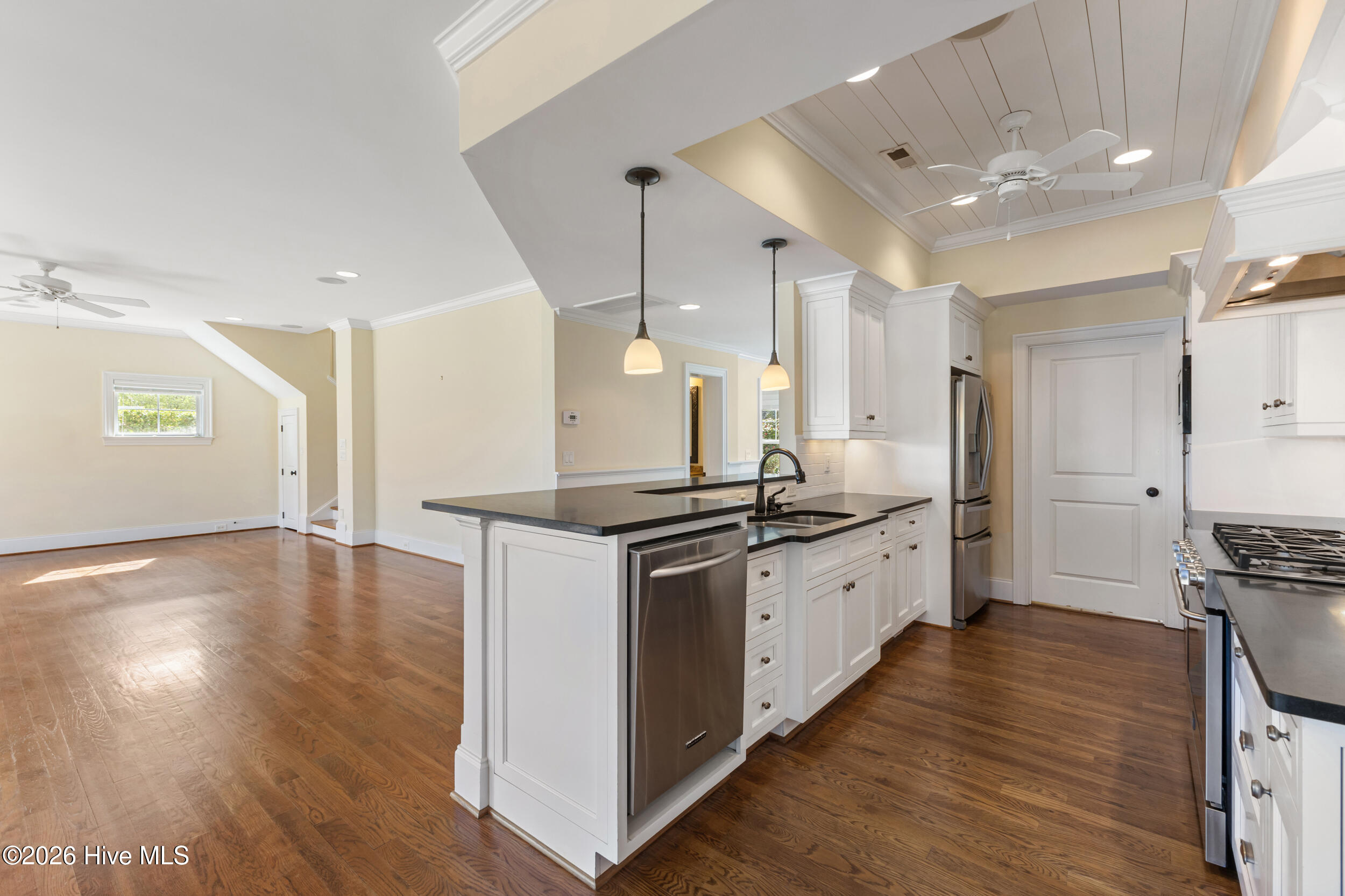 100561690 | Photo 24