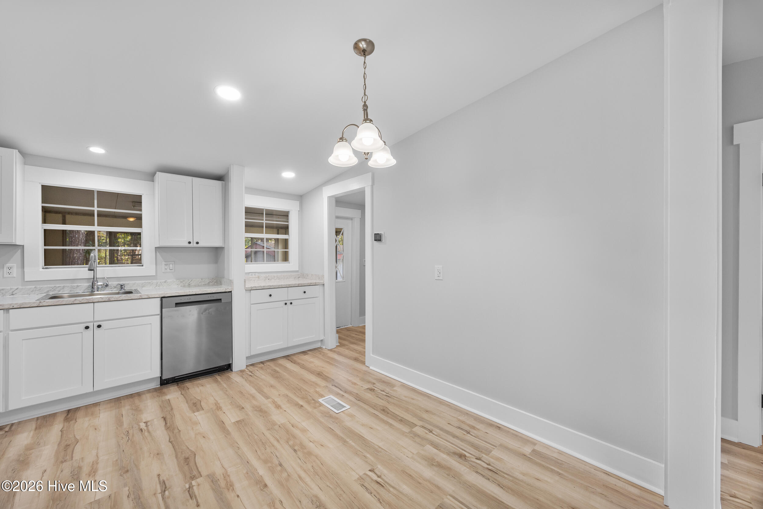 100552776 | Photo 20