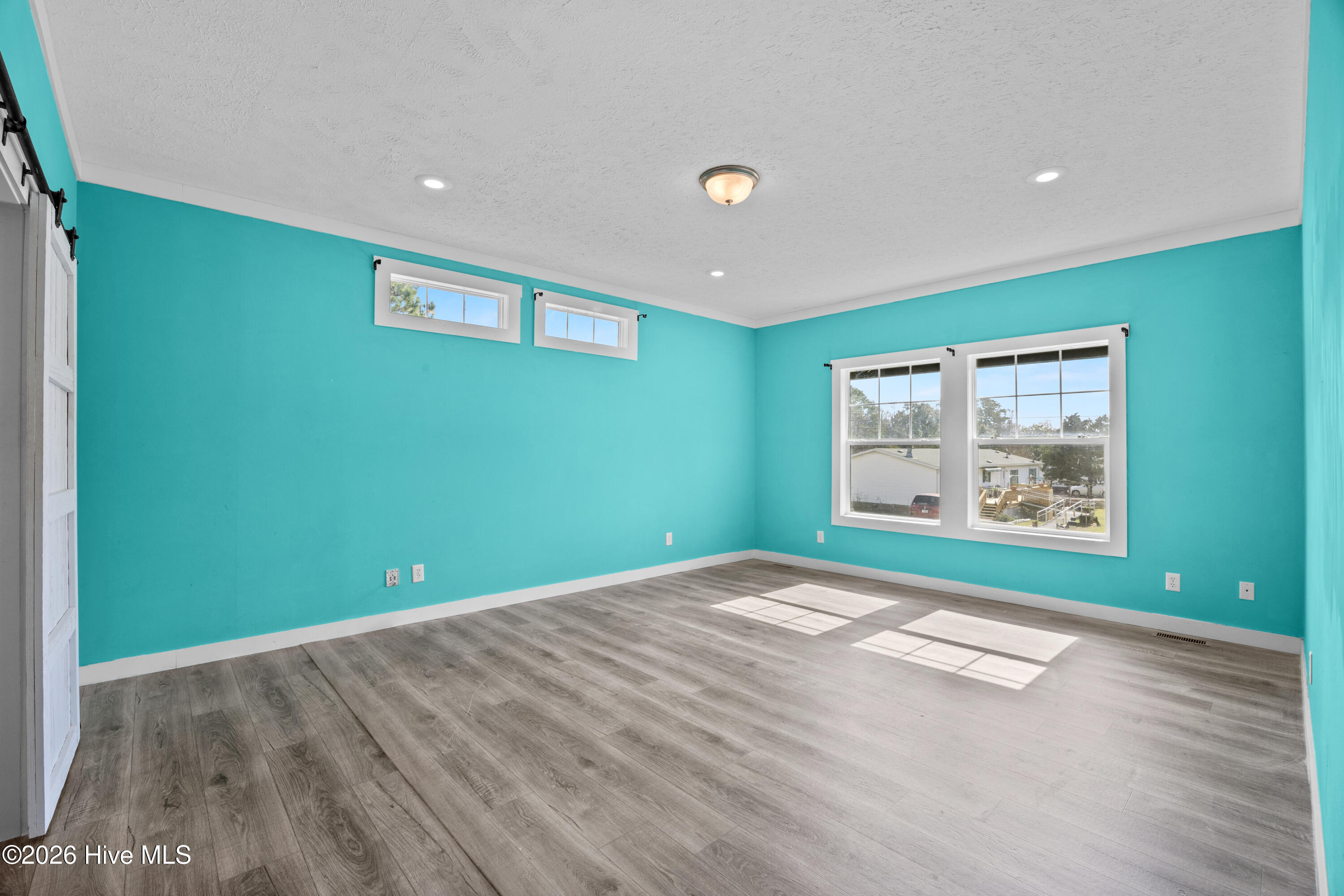 100559511 | Photo 34