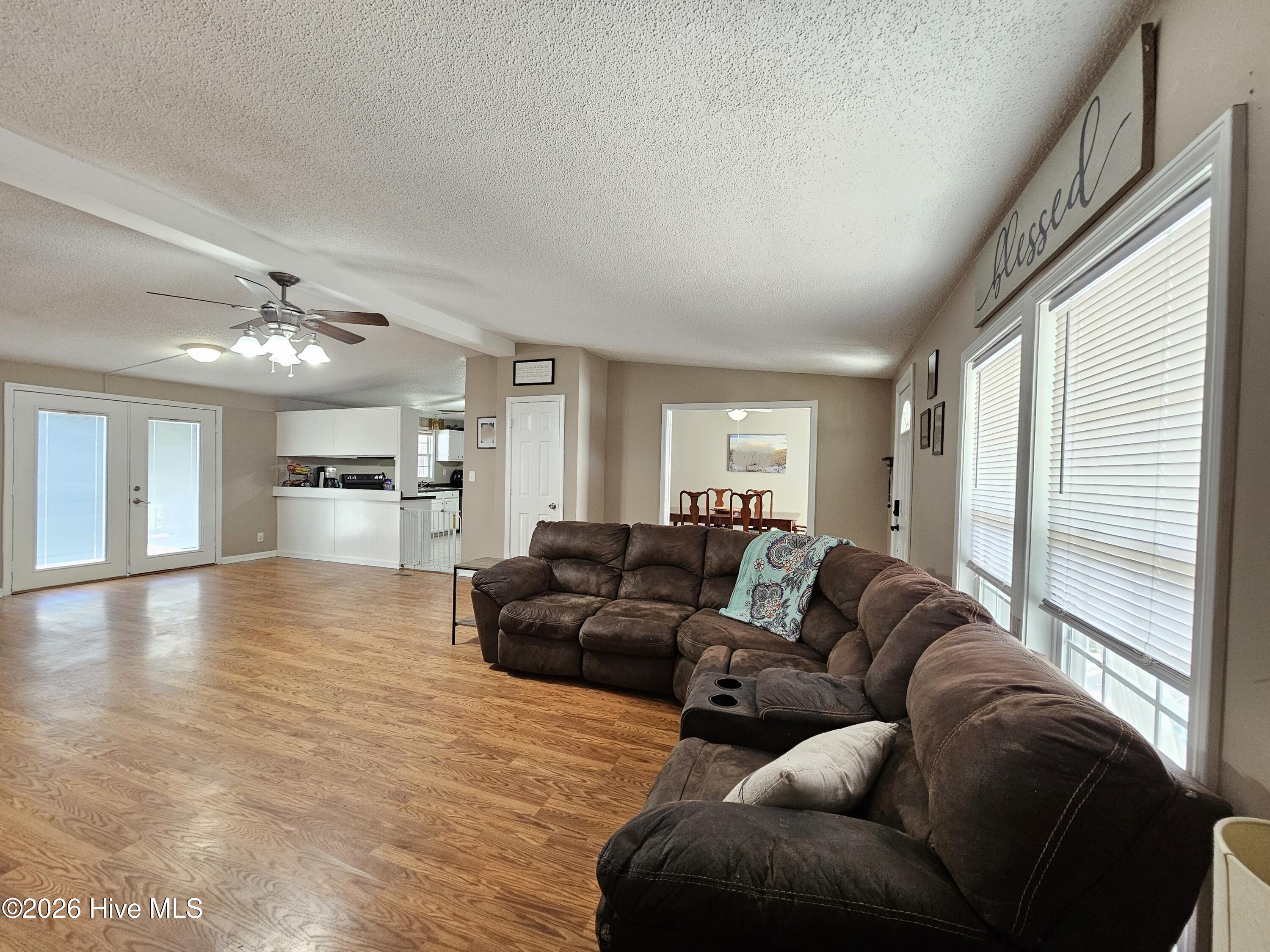 100561319 | Photo 17