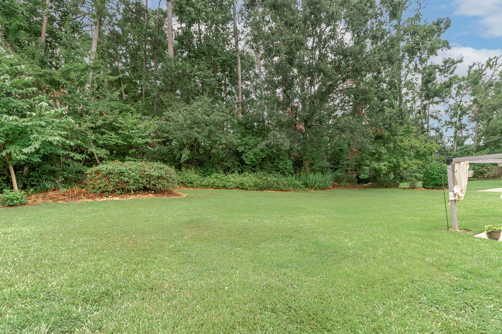38-web-or-mls-105 DRESDEN DR A©--5