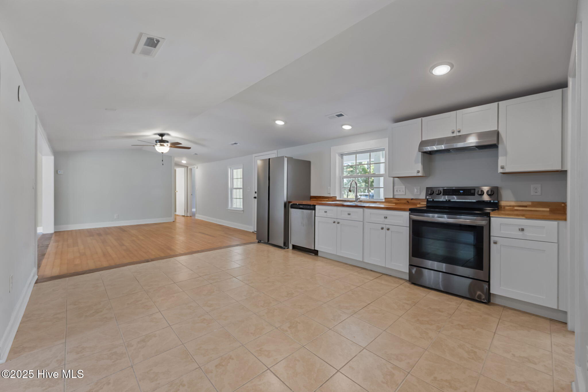 100551658 | Photo 12