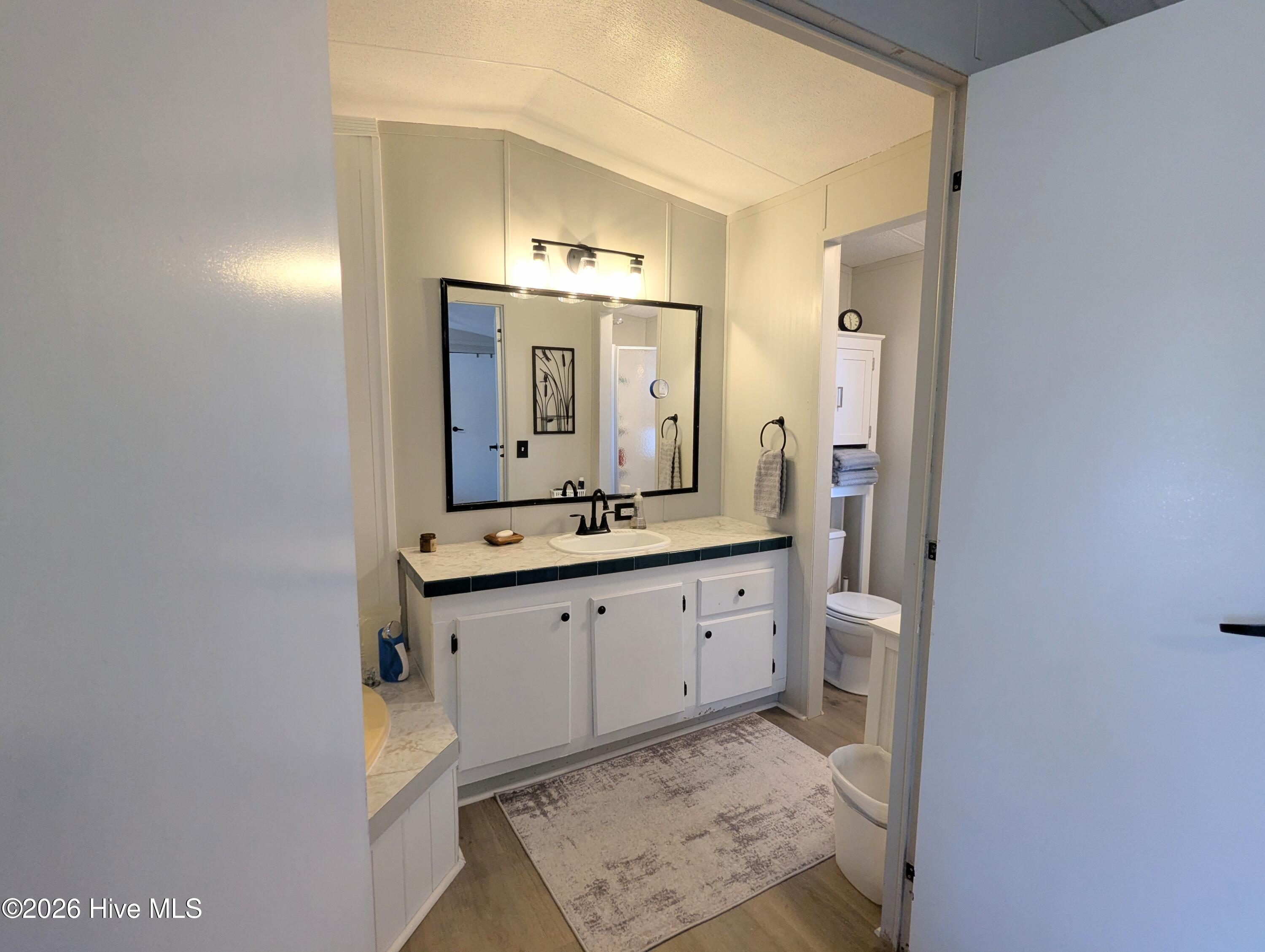 100548489 | Photo 19