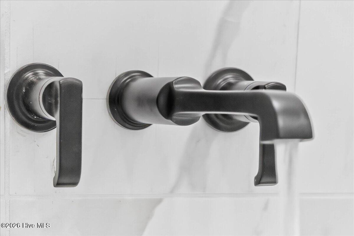 100562322 | Photo 53