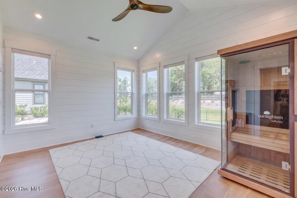 100531036 | Photo 22