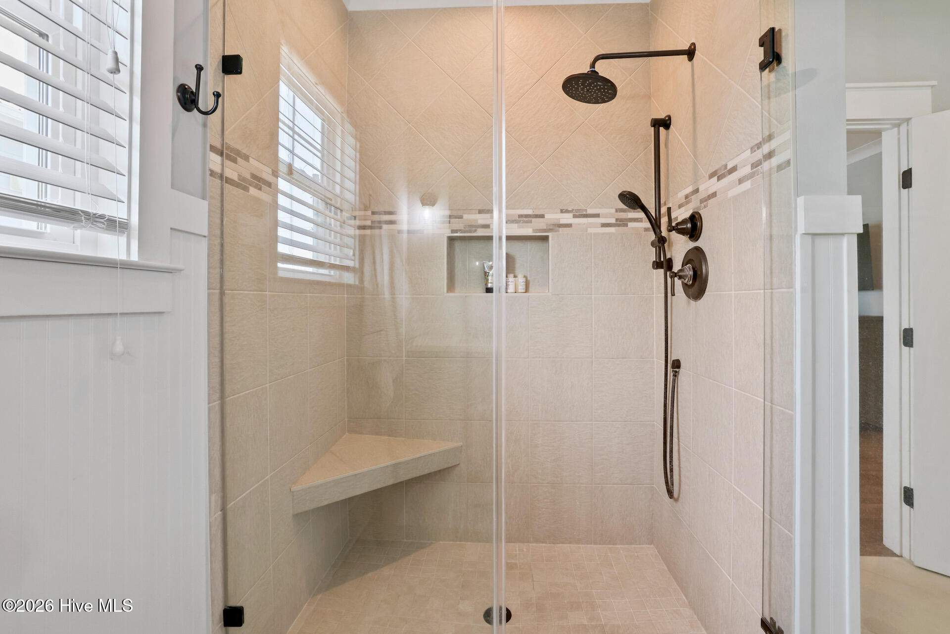 100567174 | Photo 24