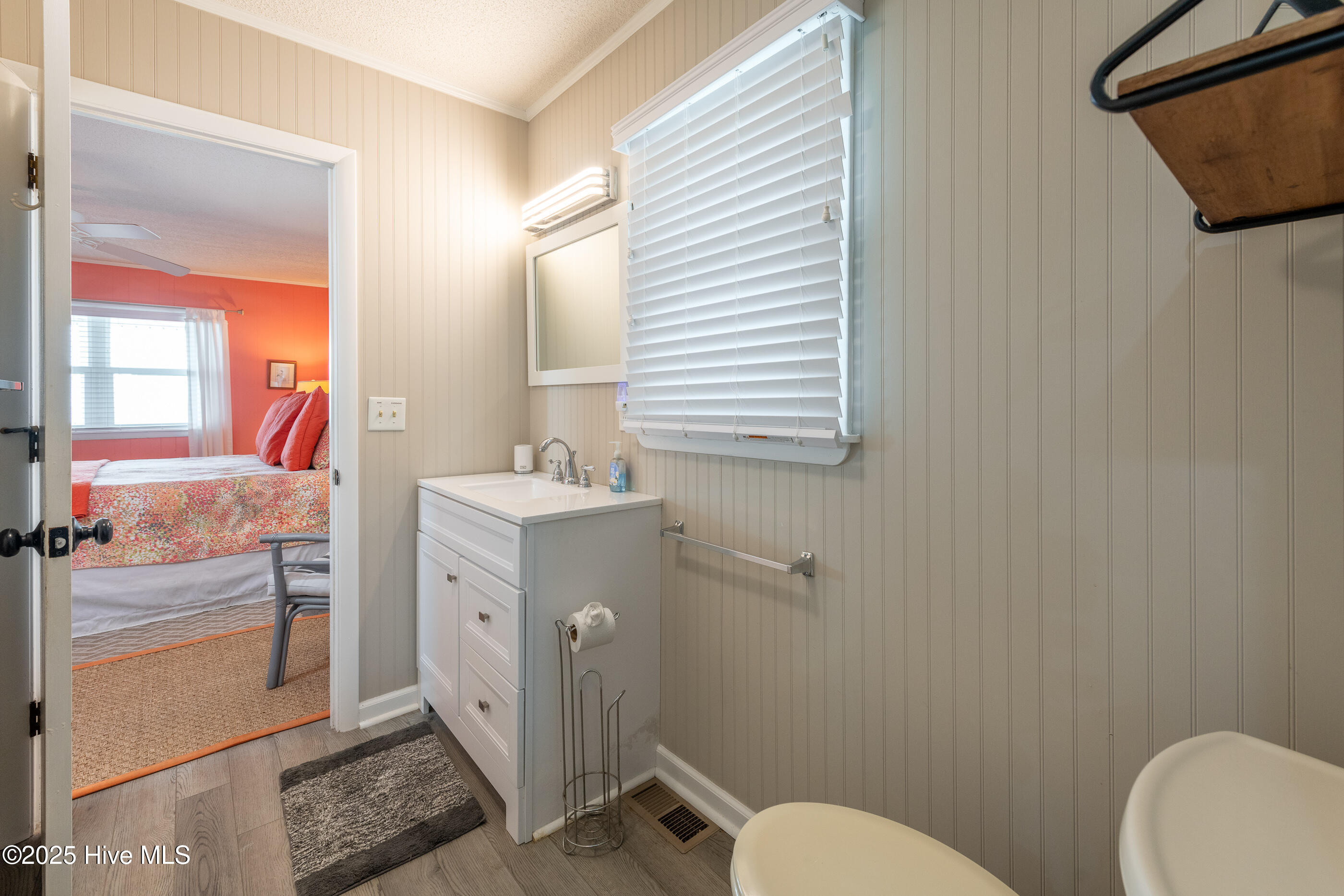 100530015 | Photo 31