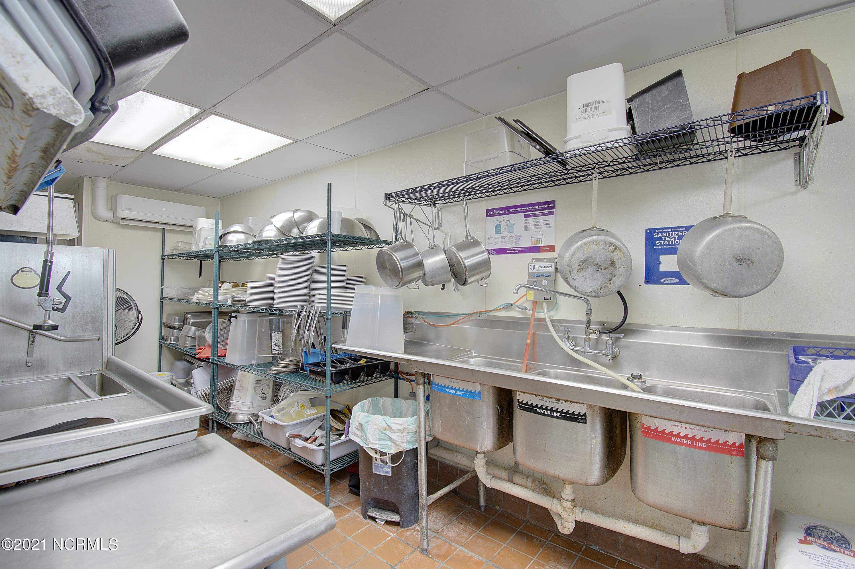 100502162 | Photo 43