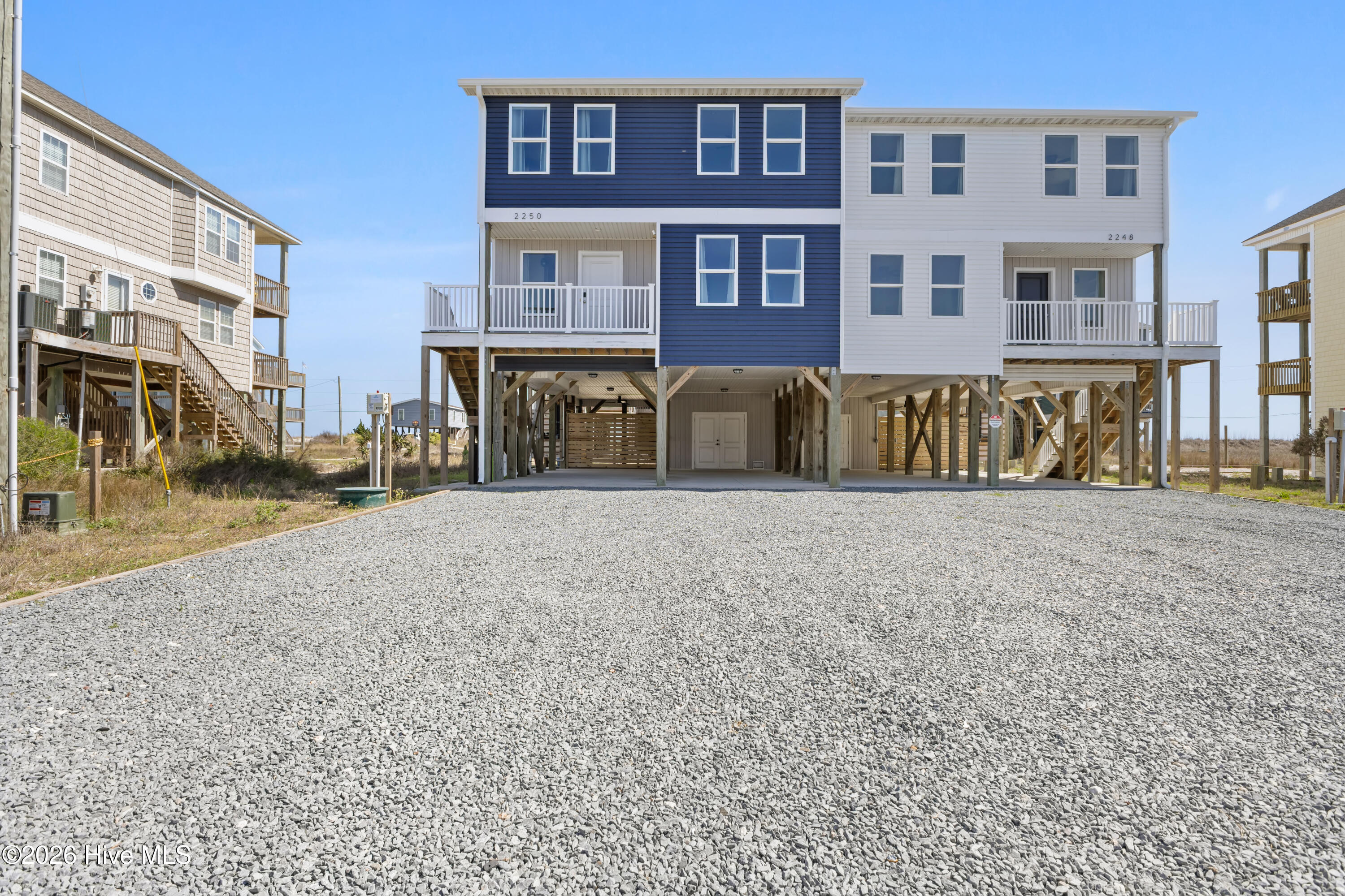 100564828 | Photo 56